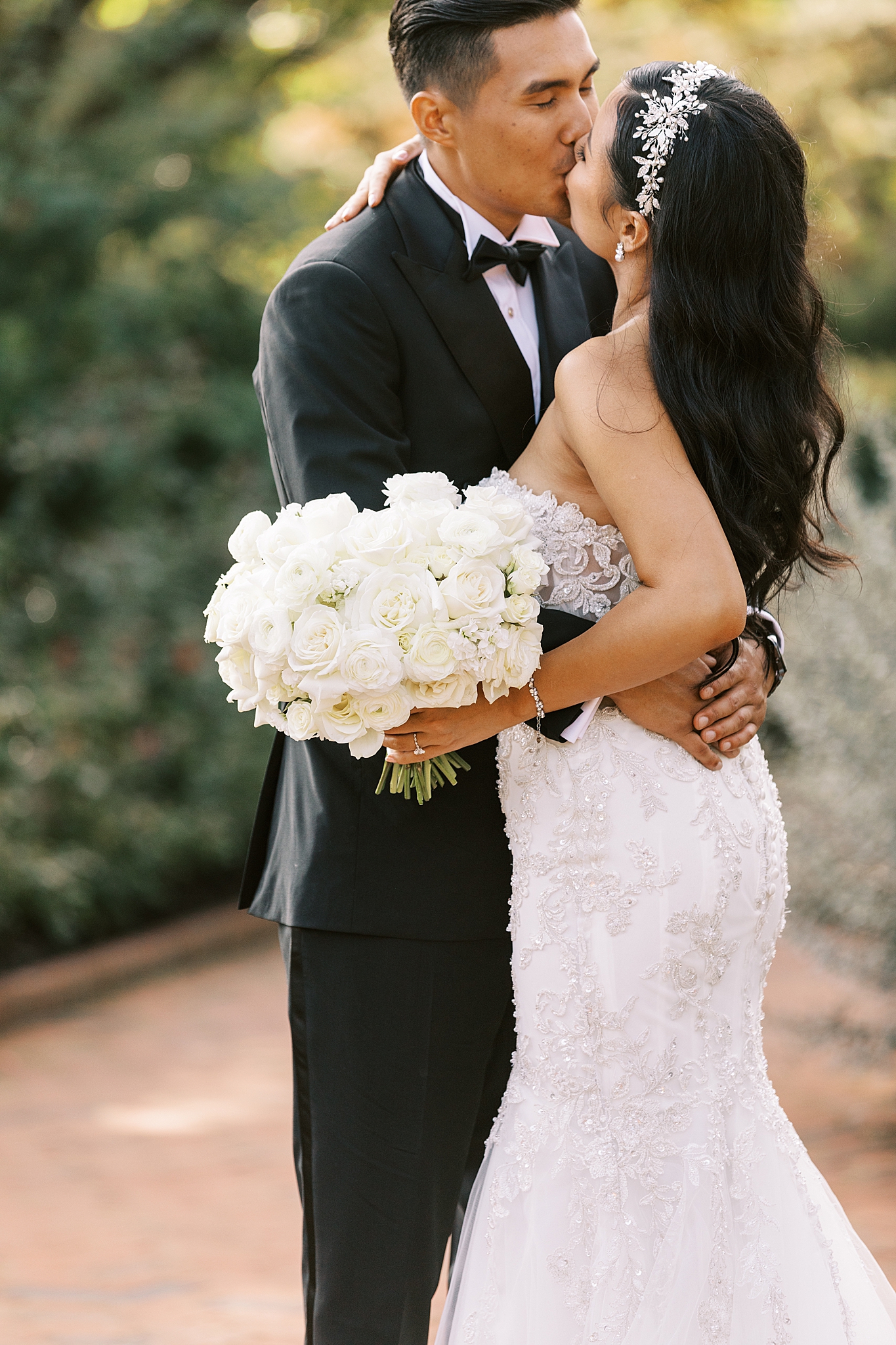 Summer Chicago Botanic Garden wedding day with Chicago wedding and portrait photographer Kim Ritchie Photography.