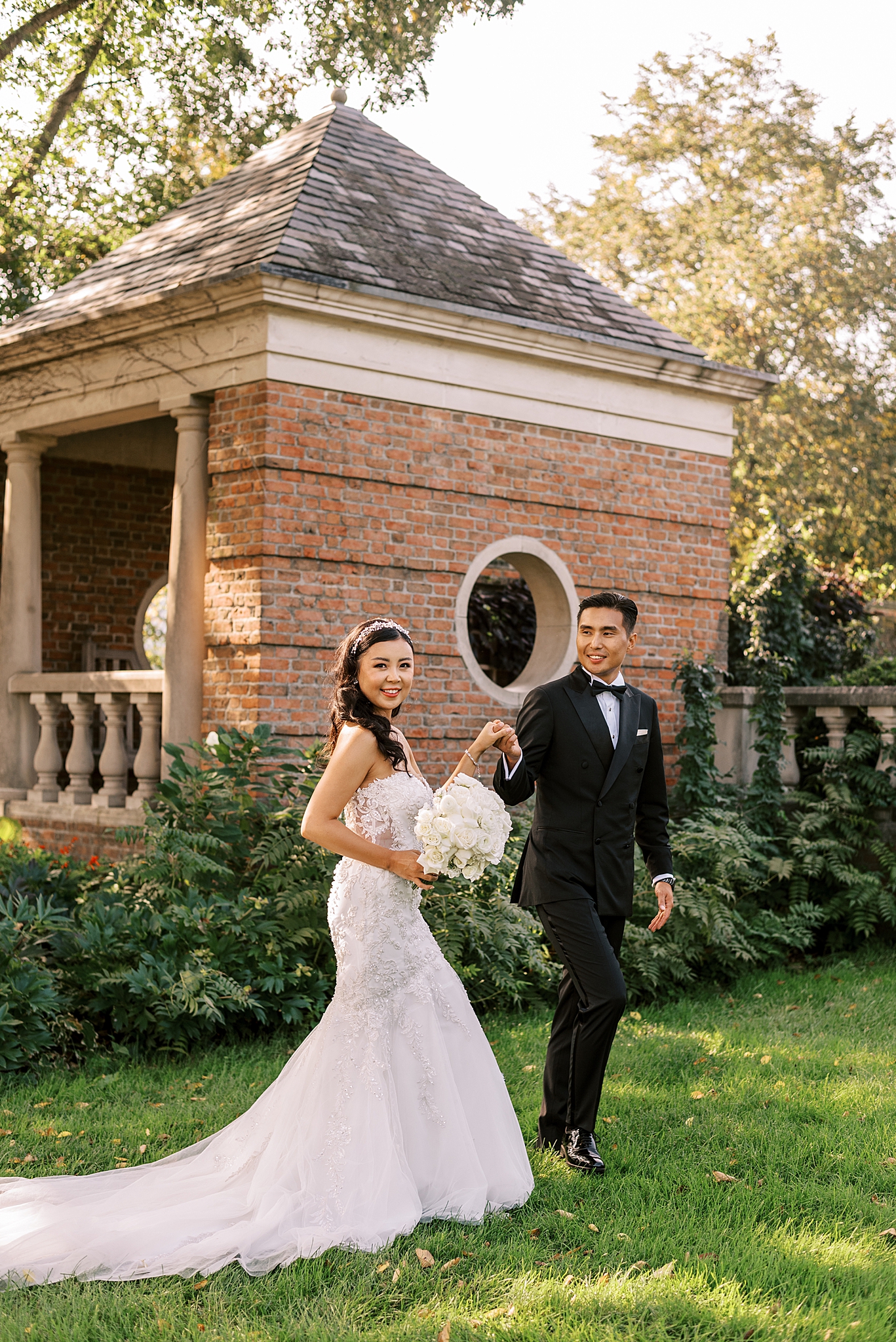 Summer Chicago Botanic Garden wedding day with Chicago wedding and portrait photographer Kim Ritchie Photography.