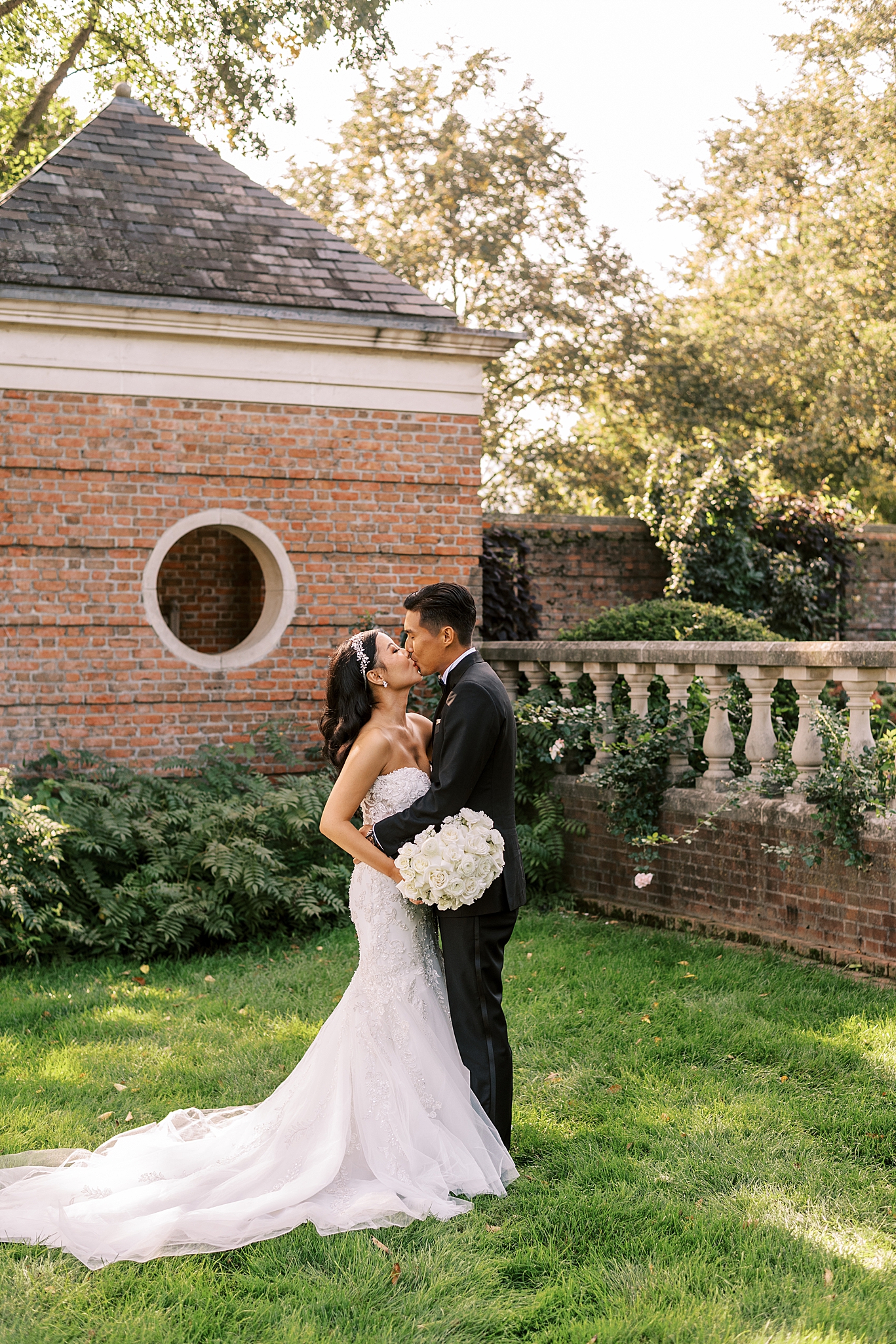 Summer Chicago Botanic Garden wedding day with Chicago wedding and portrait photographer Kim Ritchie Photography.