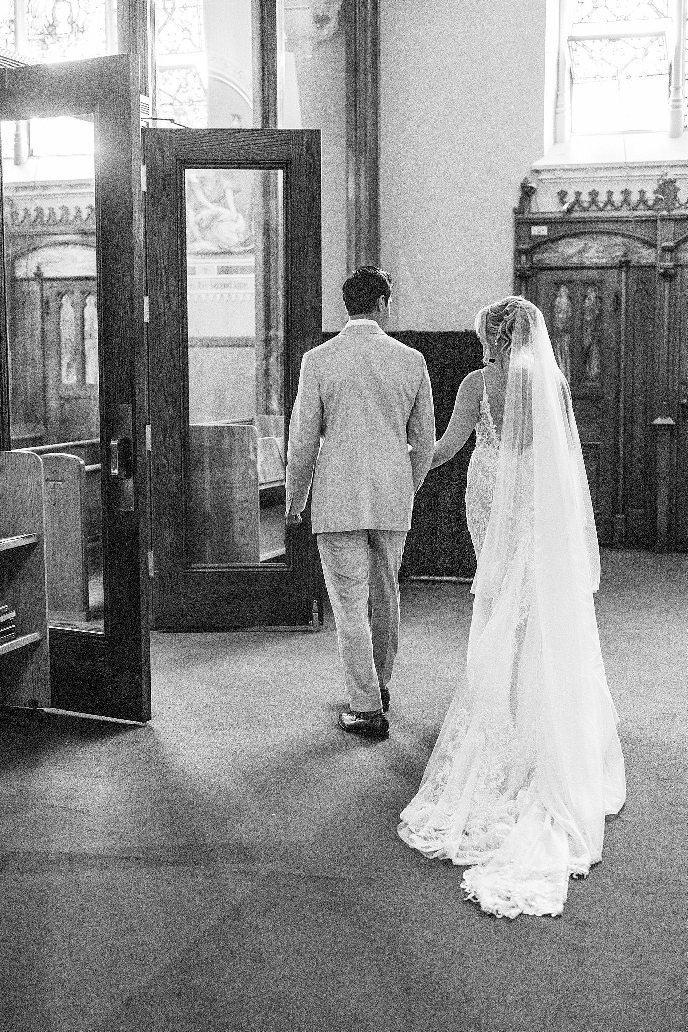 Summer Warwick Allerton Chicago wedding day with Chicago wedding and portrait photographer Kim Ritchie Photography.