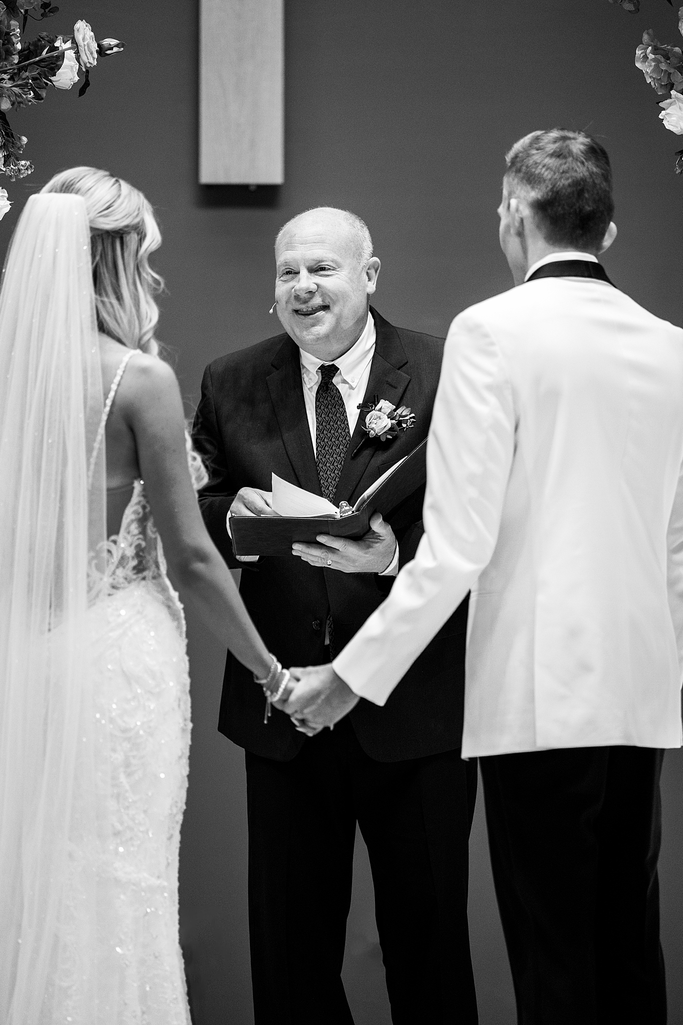 Summer Medinah Country Club wedding day with Chicago wedding and portrait photographer Kim Ritchie Photography.
