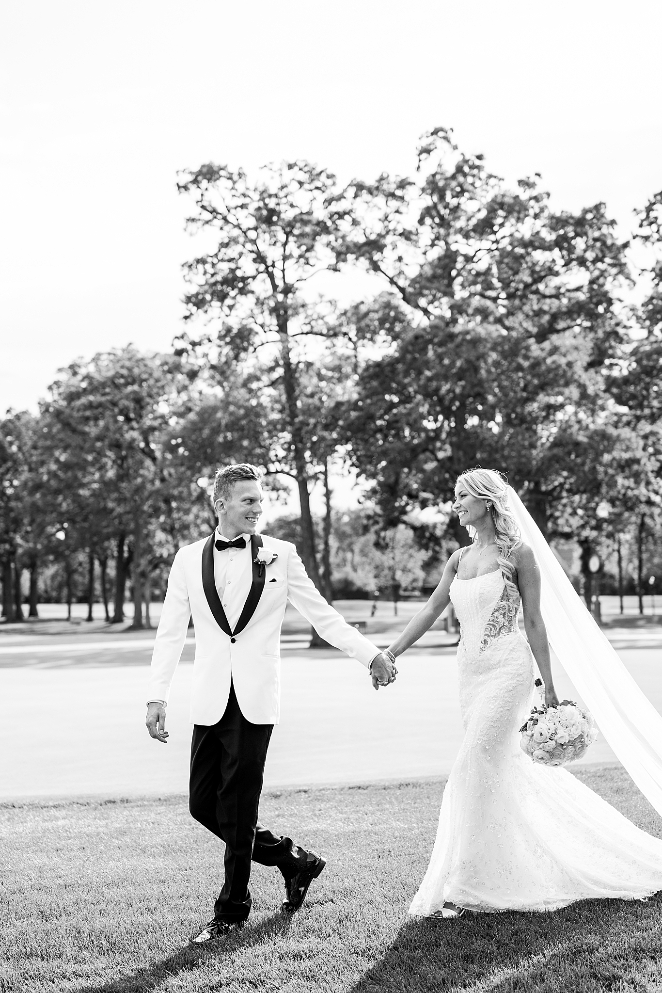 Summer Medinah Country Club wedding day with Chicago wedding and portrait photographer Kim Ritchie Photography.