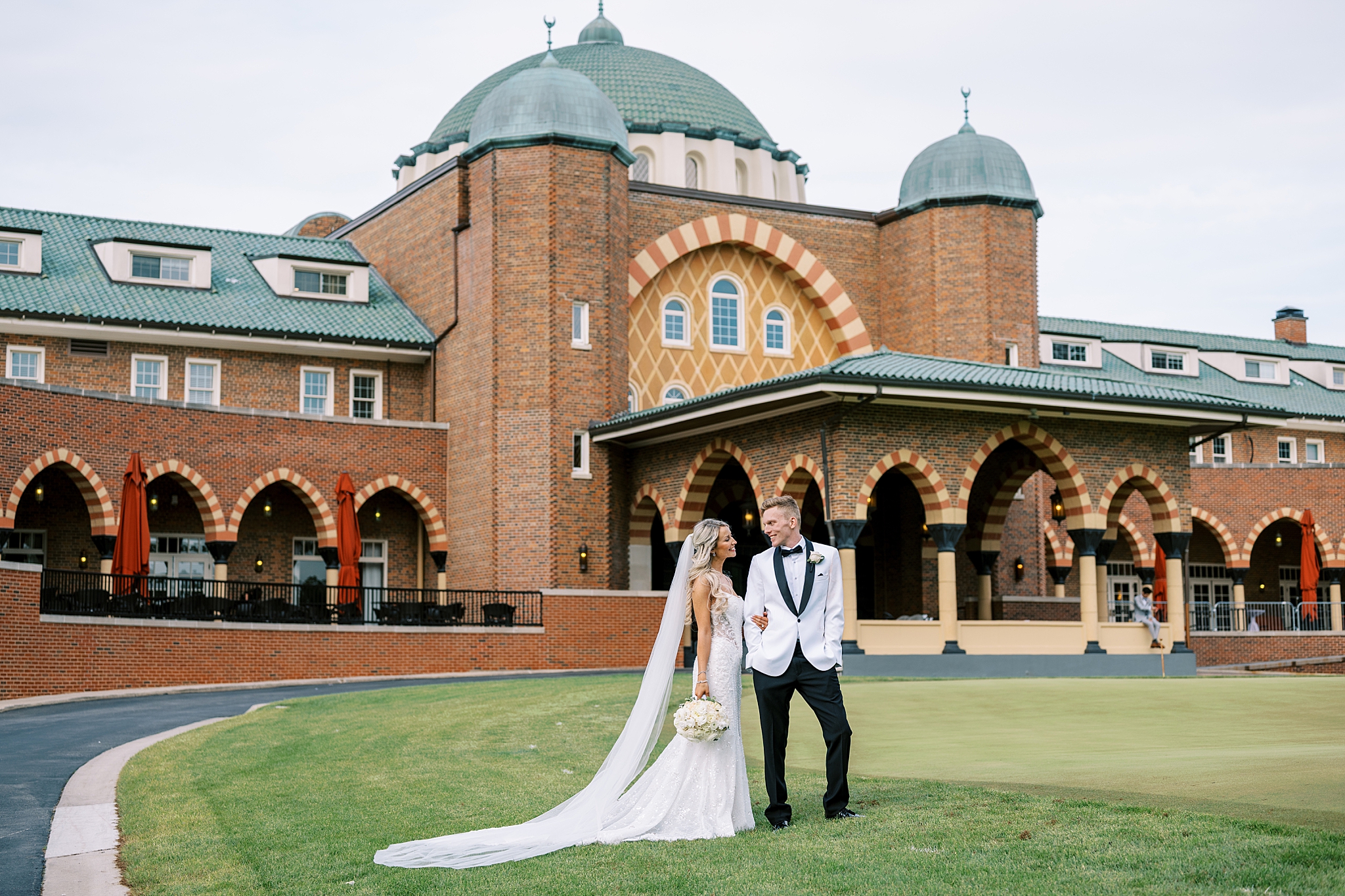 Summer Medinah Country Club wedding day with Chicago wedding and portrait photographer Kim Ritchie Photography.