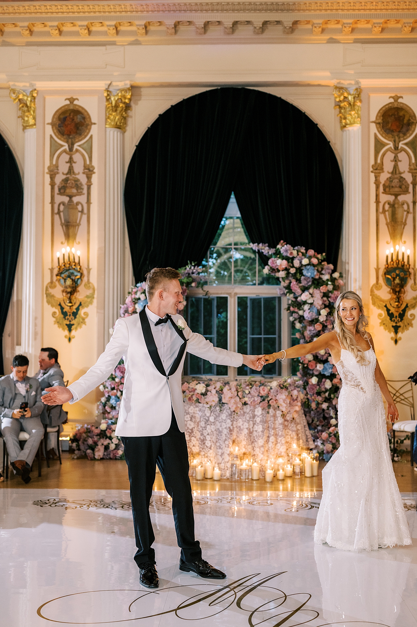 Summer Medinah Country Club wedding day with Chicago wedding and portrait photographer Kim Ritchie Photography.
