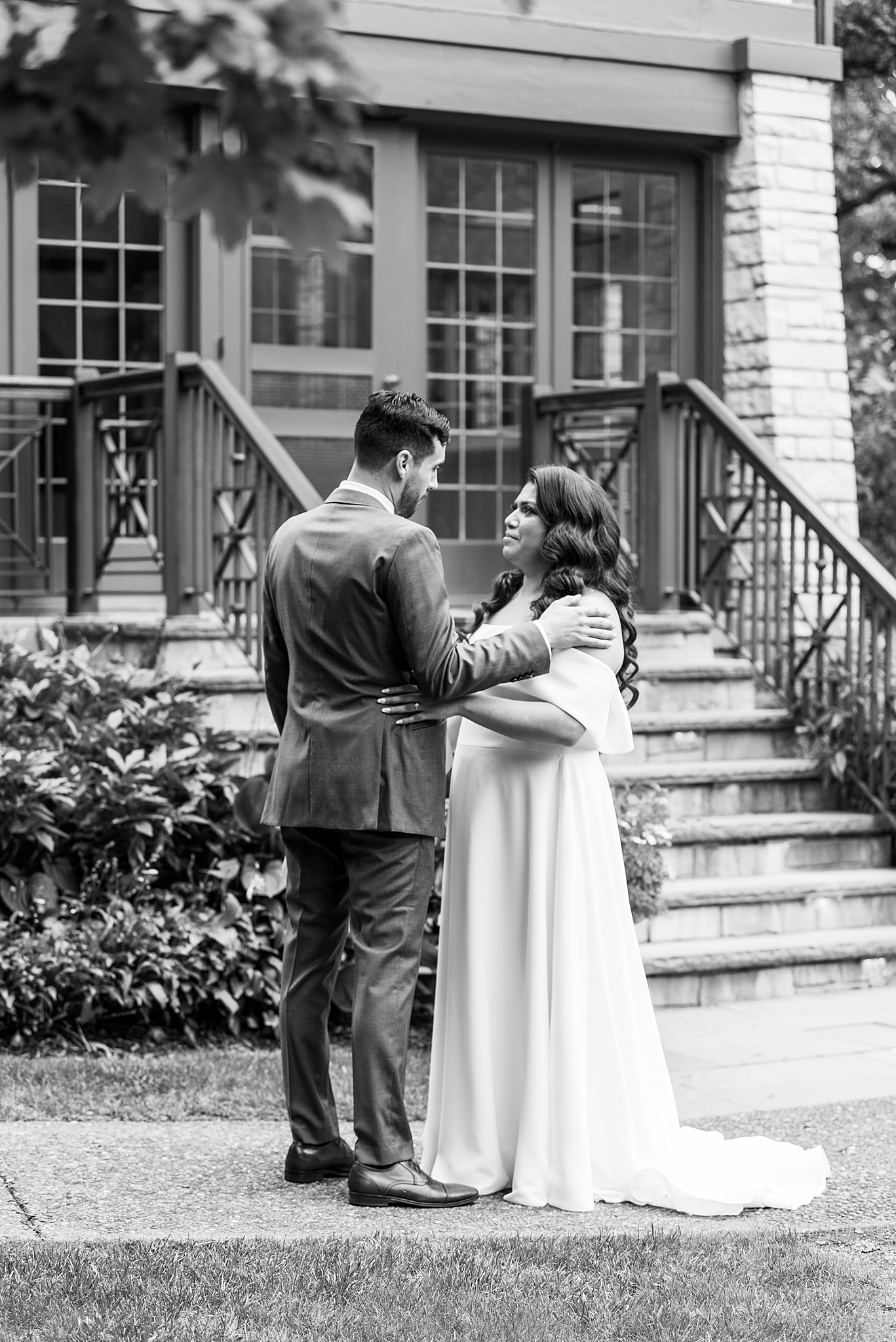 Redfield Estate wedding day in Glenview, Illinois with Chicago wedding and portrait photographer Kim Ritchie Photography.
