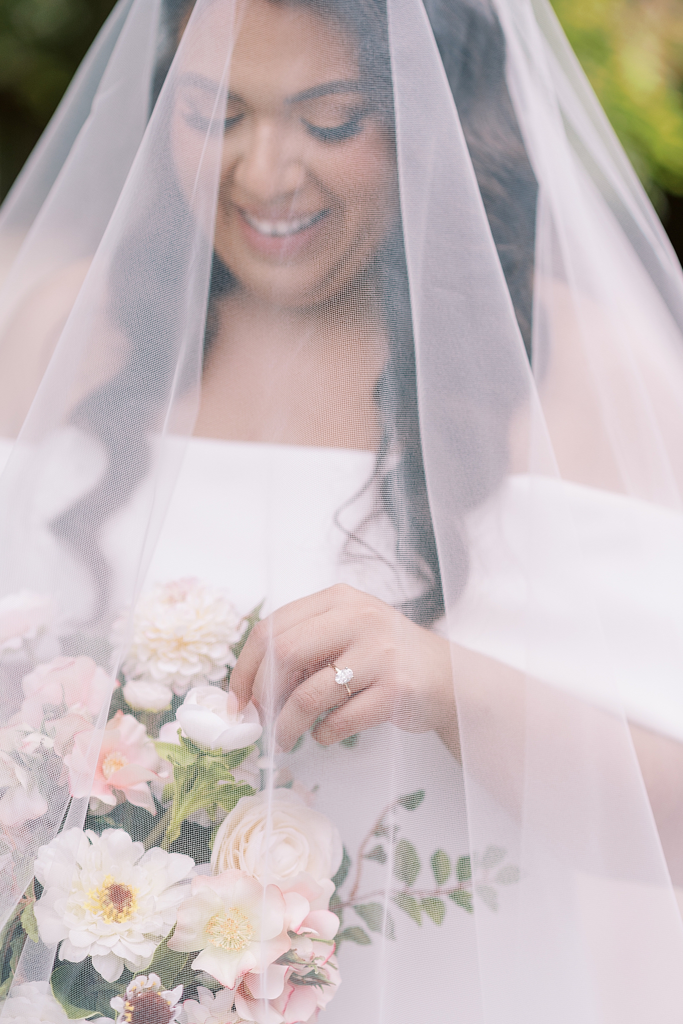 Redfield Estate wedding day in Glenview, Illinois with Chicago wedding and portrait photographer Kim Ritchie Photography.