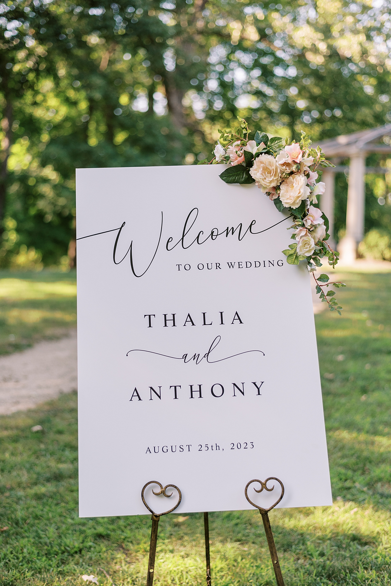 Redfield Estate wedding day in Glenview, Illinois with Chicago wedding and portrait photographer Kim Ritchie Photography.
