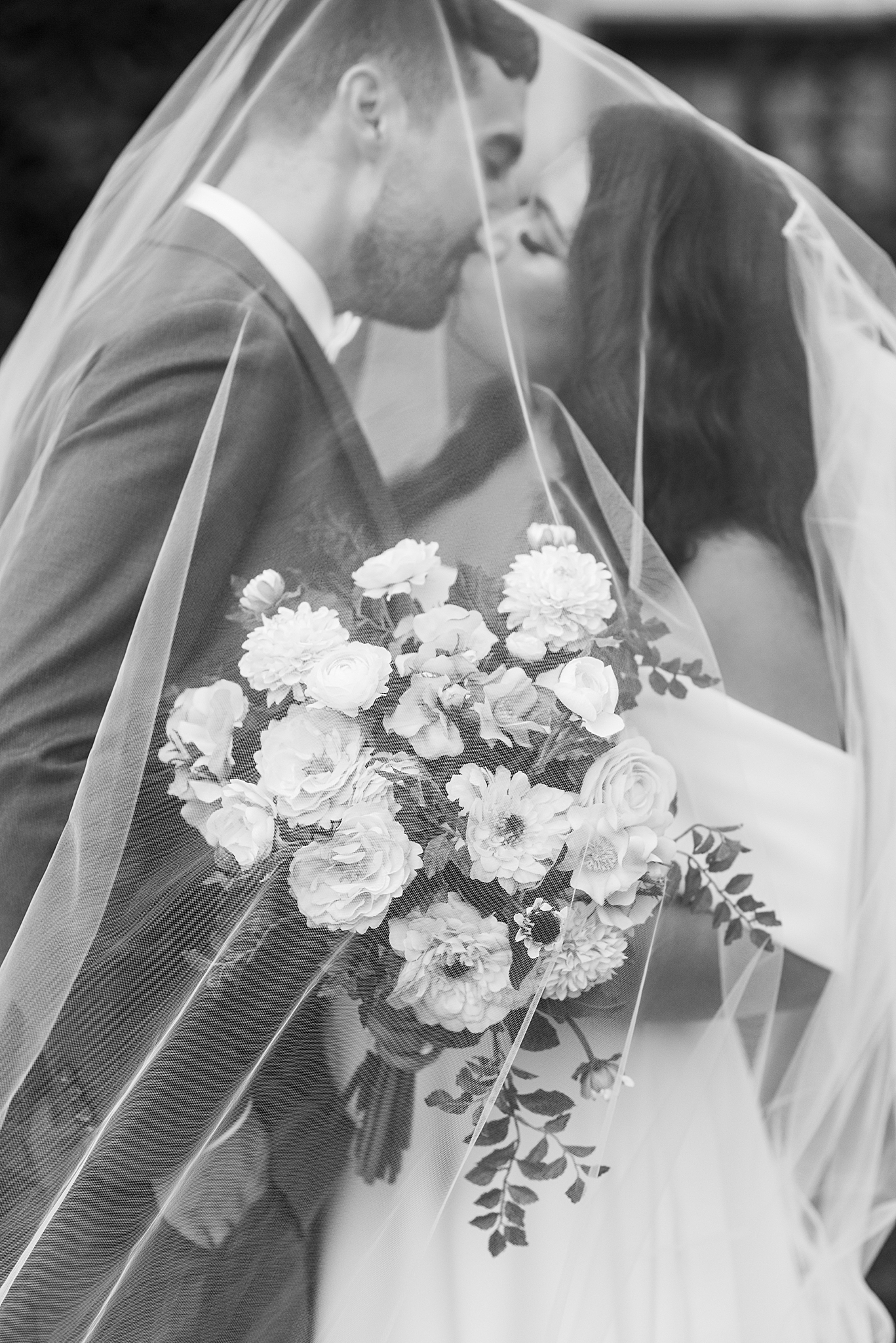 Redfield Estate wedding day in Glenview, Illinois with Chicago wedding and portrait photographer Kim Ritchie Photography.