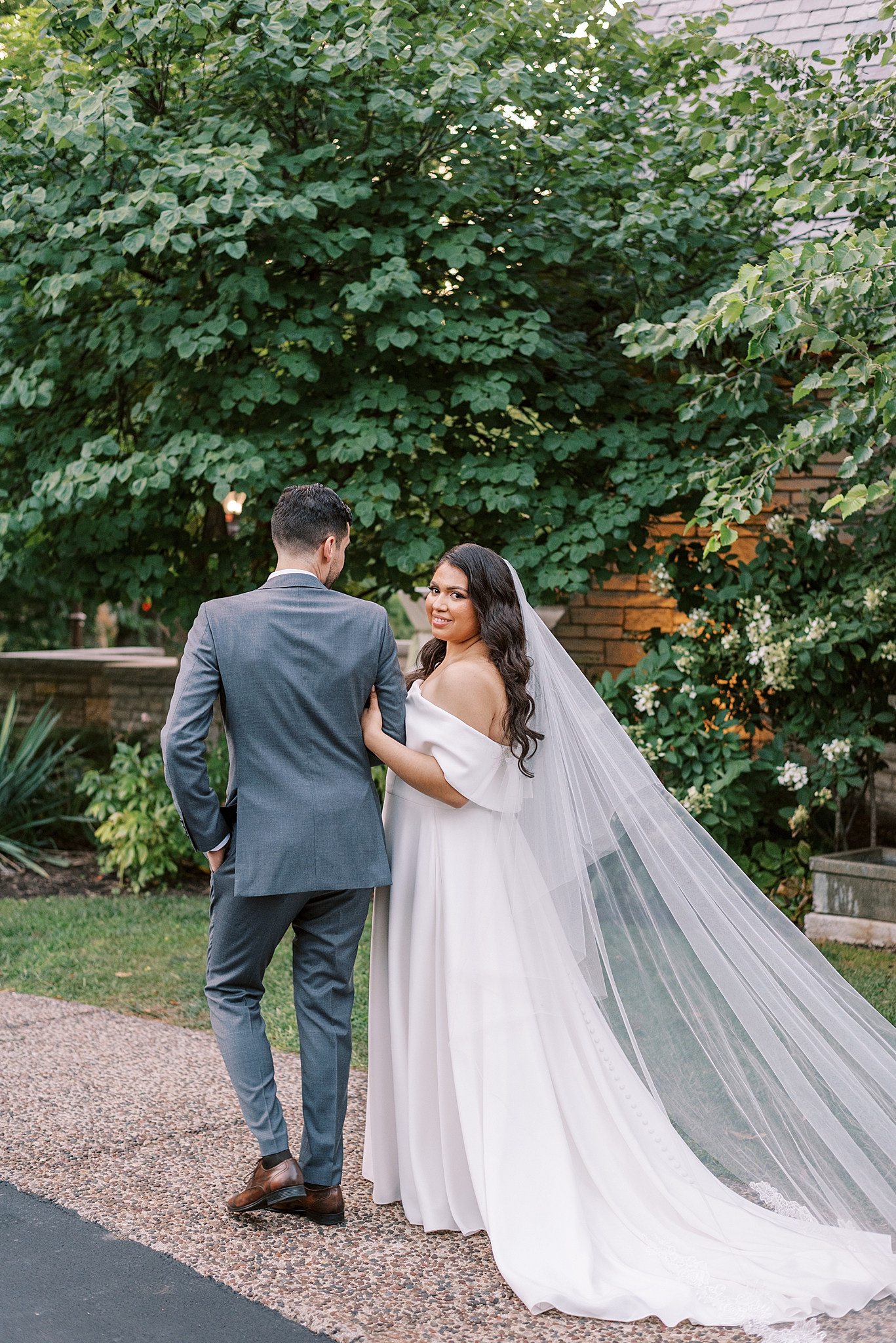Redfield Estate wedding day in Glenview, Illinois with Chicago wedding and portrait photographer Kim Ritchie Photography.