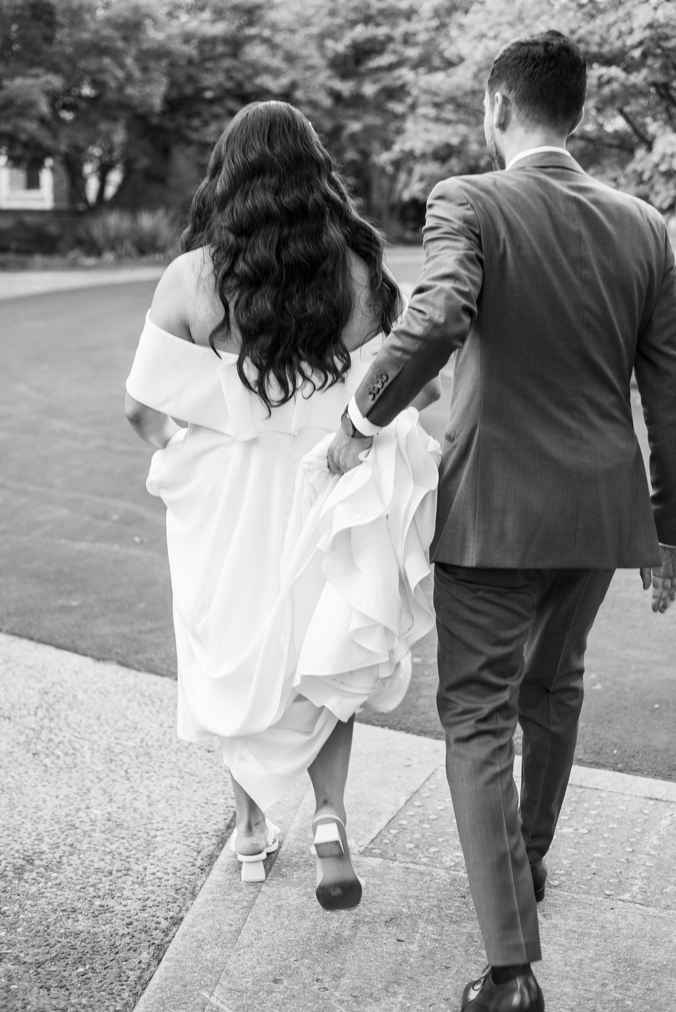 Redfield Estate wedding day in Glenview, Illinois with Chicago wedding and portrait photographer Kim Ritchie Photography.