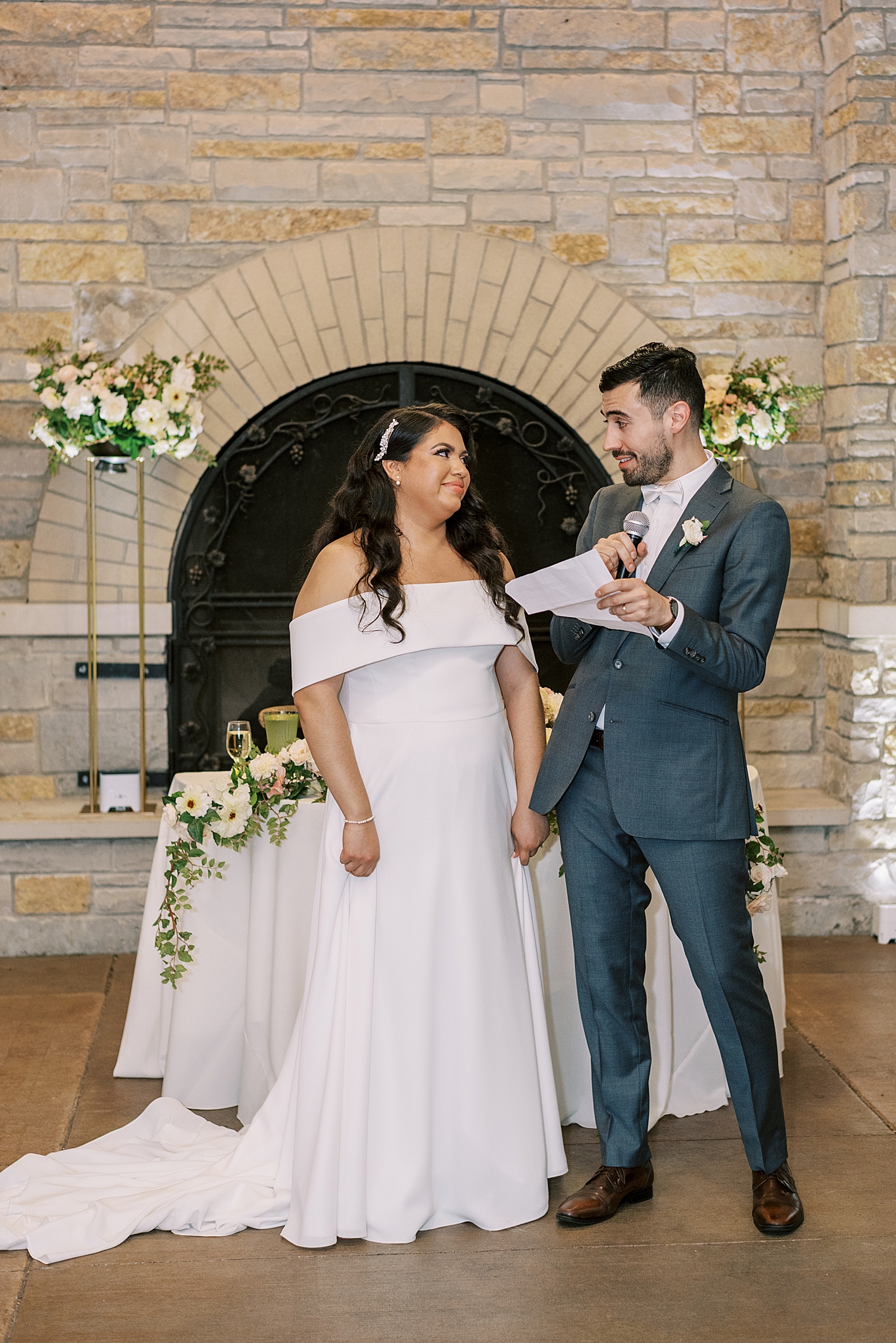 Redfield Estate wedding day in Glenview, Illinois with Chicago wedding and portrait photographer Kim Ritchie Photography.