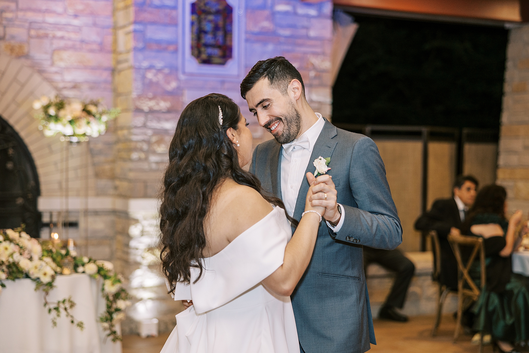 Redfield Estate wedding day in Glenview, Illinois with Chicago wedding and portrait photographer Kim Ritchie Photography.