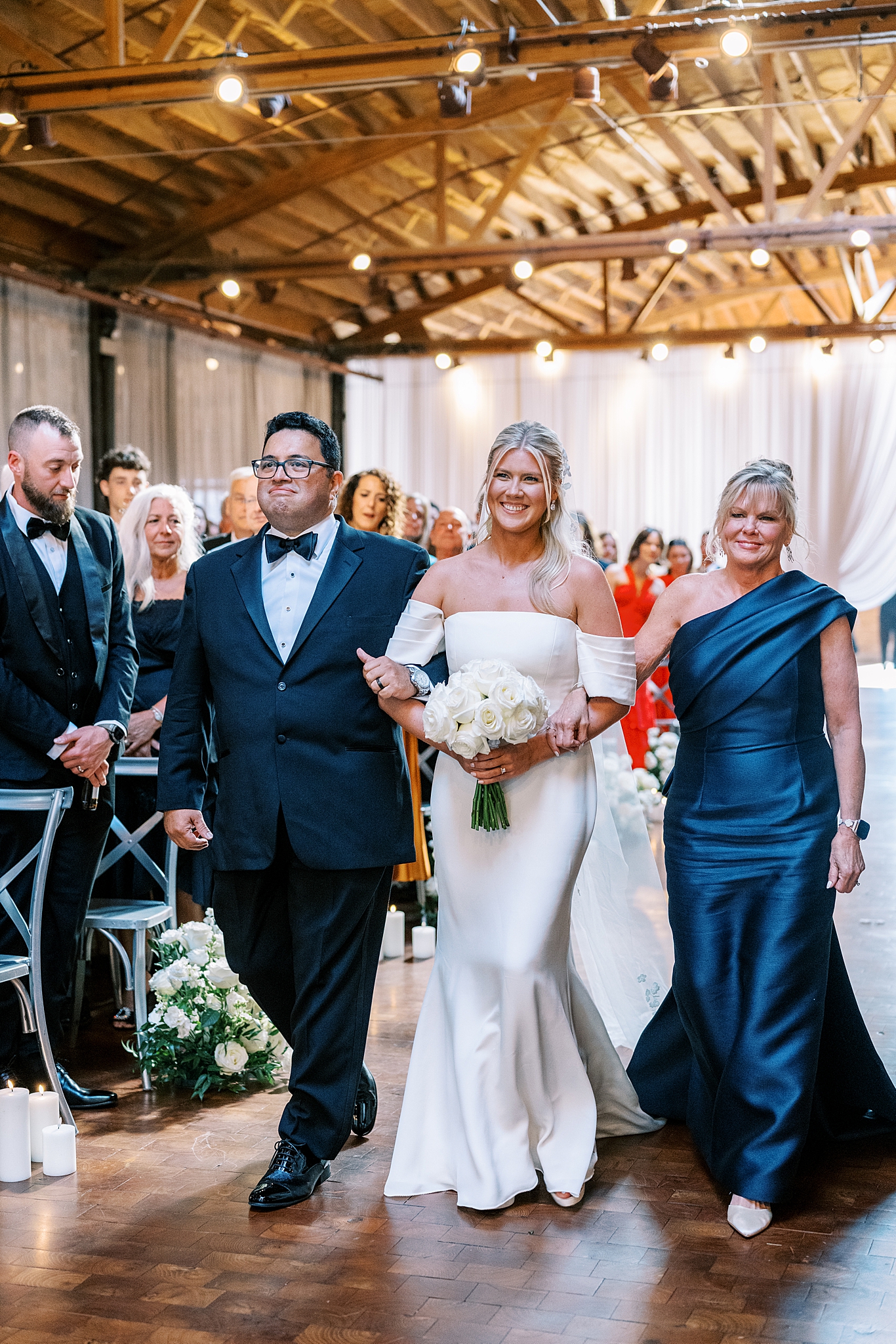 Rockwell on the River wedding photos in Chicago, Illinois with Chicago wedding and portrait photographer Kim Ritchie Photography.