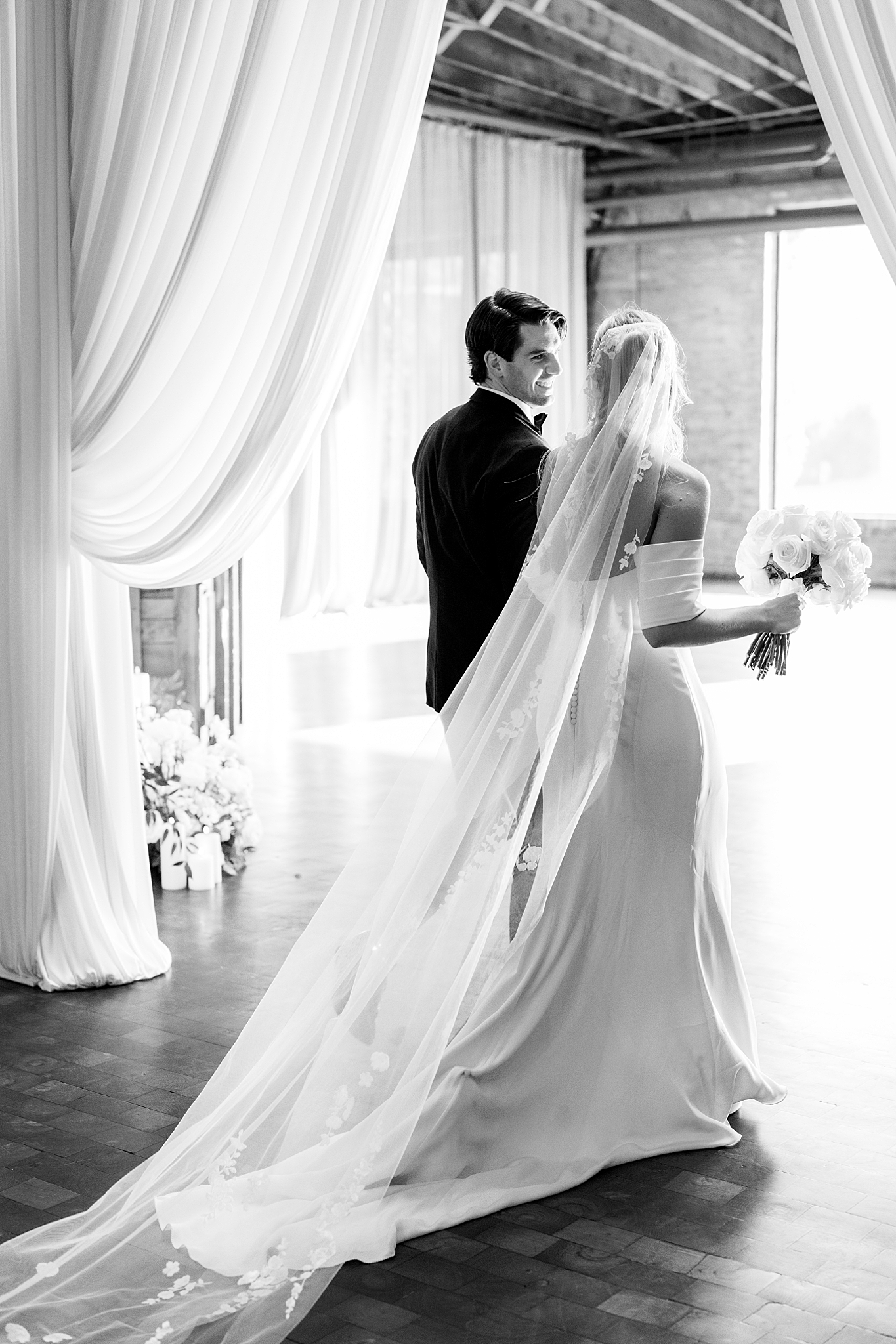 Rockwell on the River wedding photos in Chicago, Illinois with Chicago wedding and portrait photographer Kim Ritchie Photography.