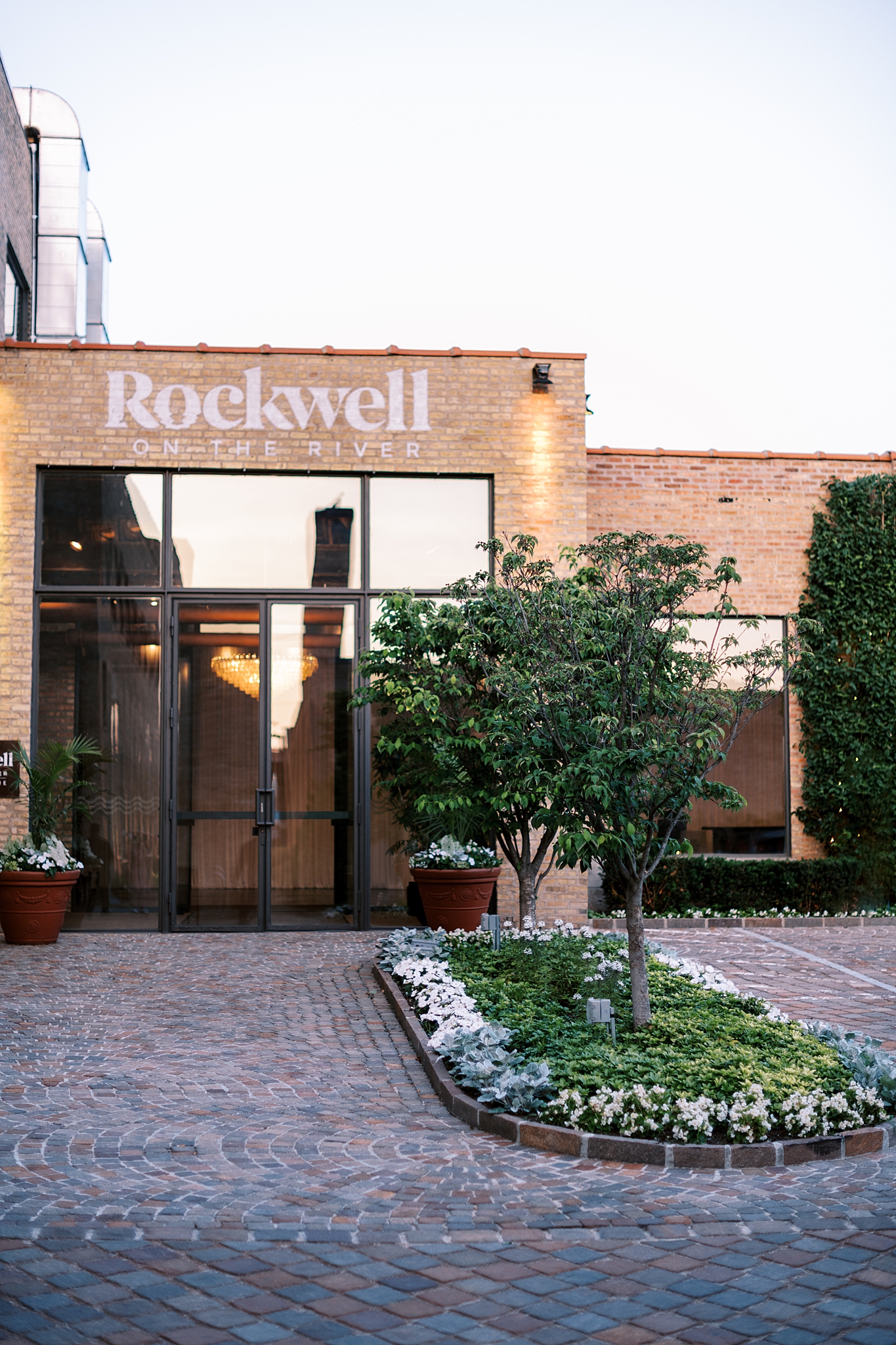 Rockwell on the River wedding photos in Chicago, Illinois with Chicago wedding and portrait photographer Kim Ritchie Photography.