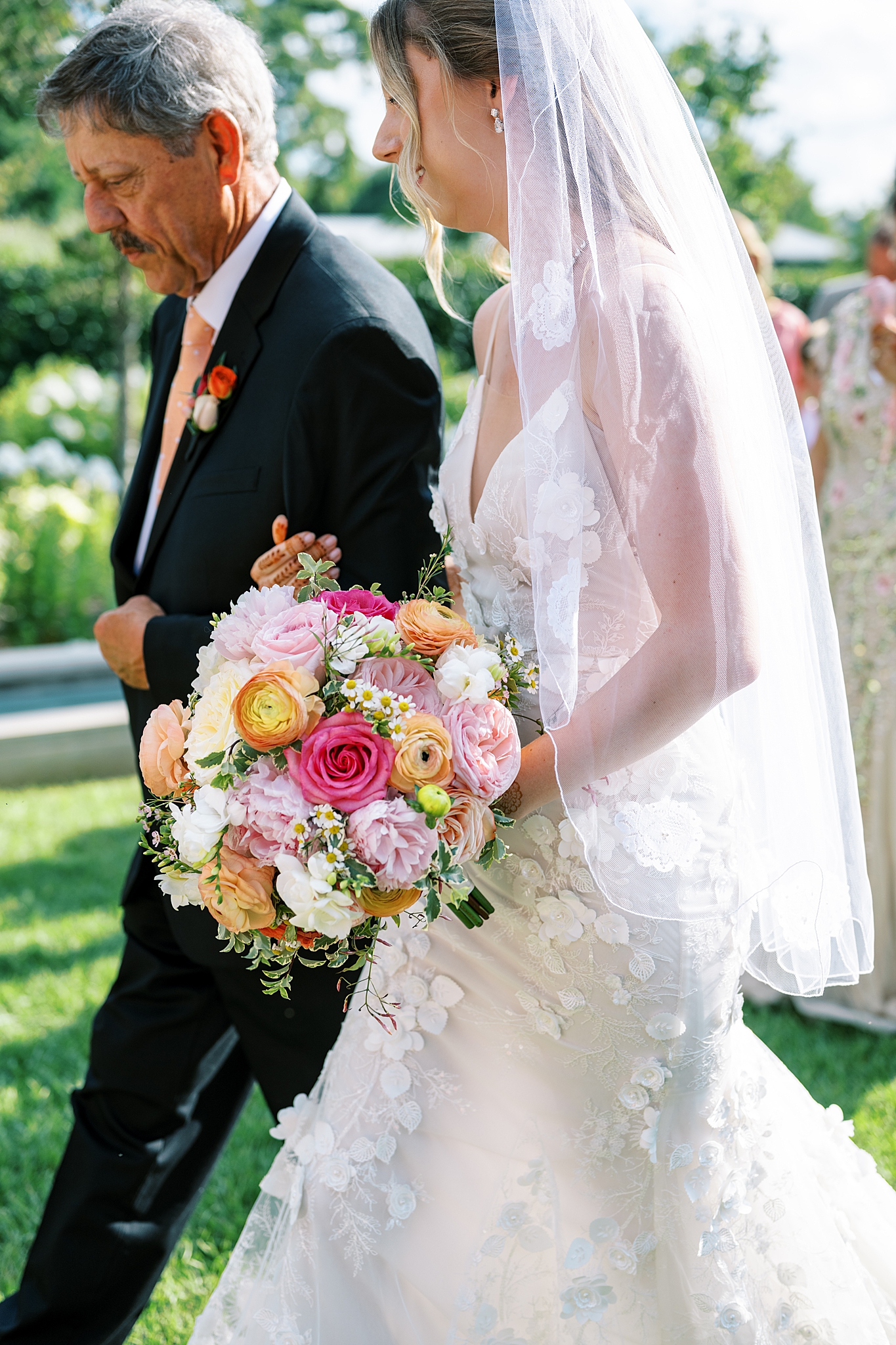 Morton Arboretum summer wedding photos in Lisle, Illinois with Chicago wedding and portrait photographer Kim Ritchie Photography.
