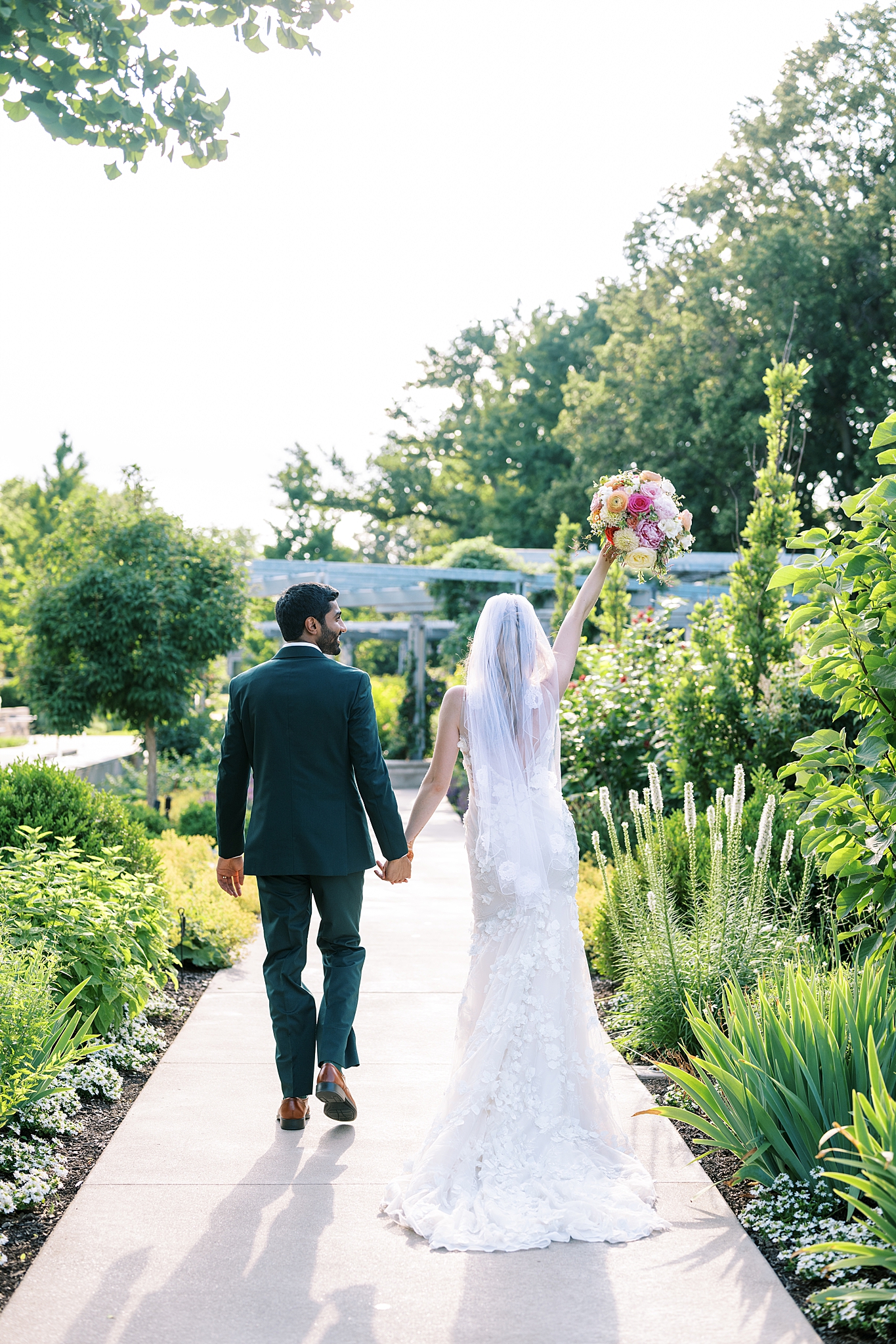 Morton Arboretum summer wedding photos in Lisle, Illinois with Chicago wedding and portrait photographer Kim Ritchie Photography.