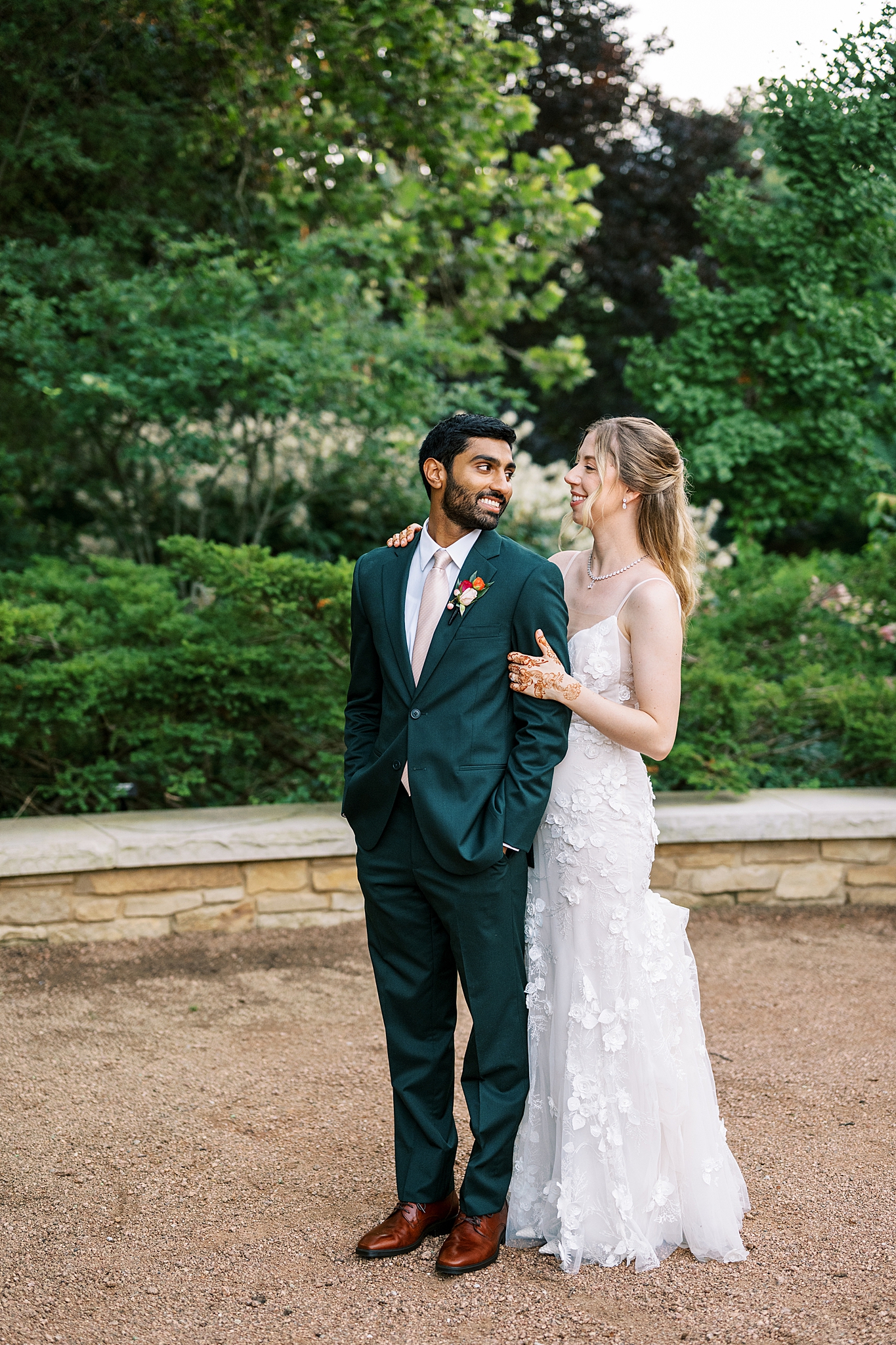 Morton Arboretum summer wedding photos in Lisle, Illinois with Chicago wedding and portrait photographer Kim Ritchie Photography.