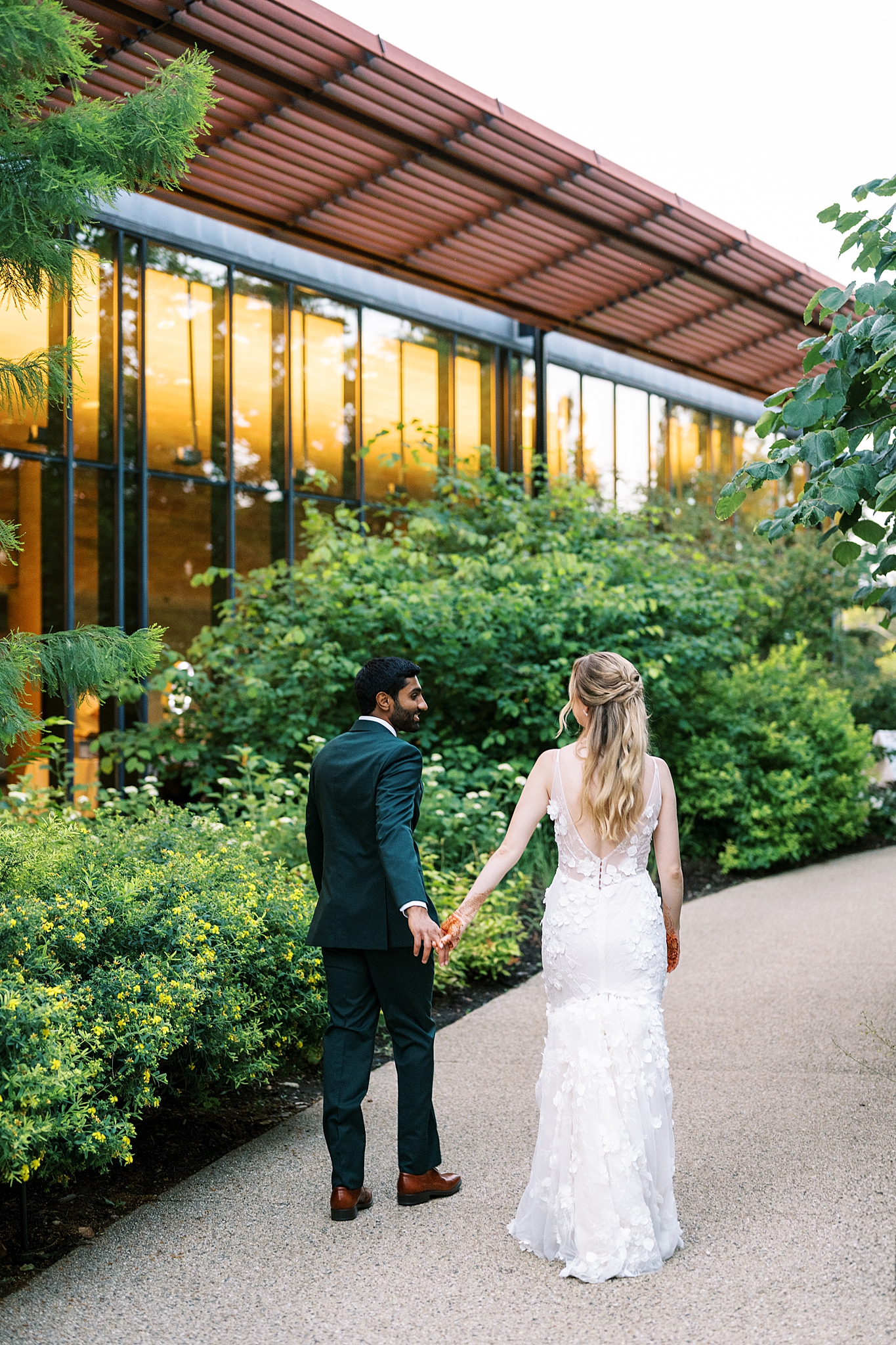 Morton Arboretum summer wedding photos in Lisle, Illinois with Chicago wedding and portrait photographer Kim Ritchie Photography.