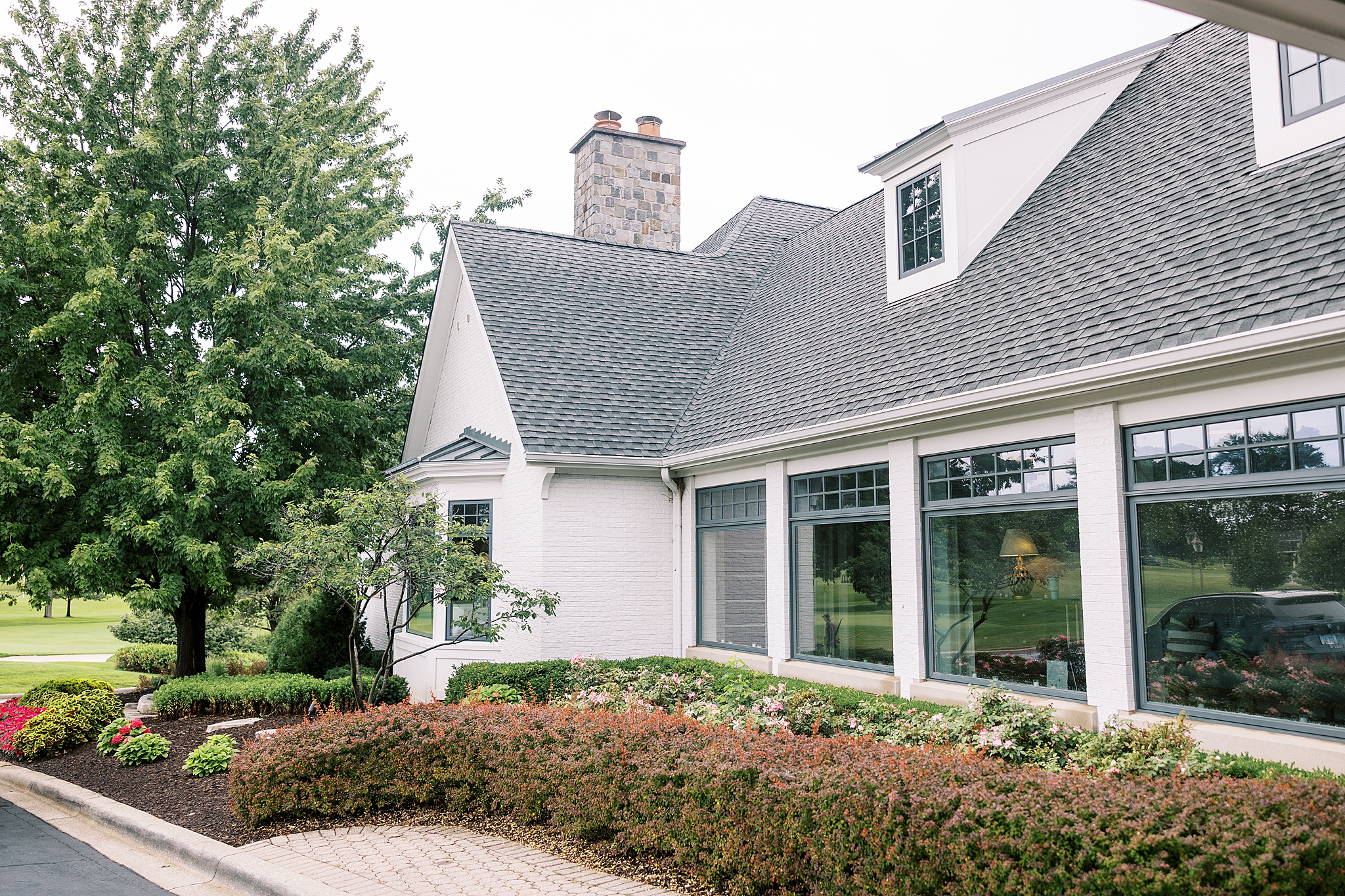 Ruth Lake Country Club wedding photos in Hinsdale, Illinois with Chicago wedding and portrait photographer Kim Ritchie Photography.