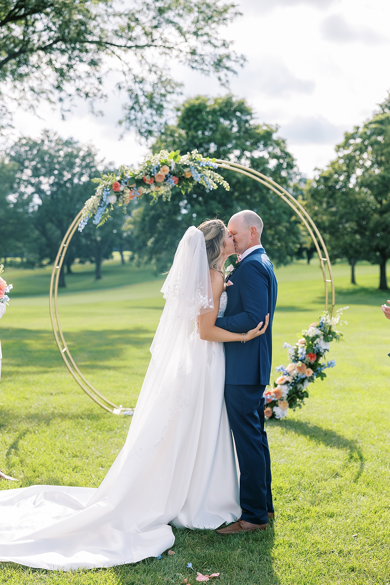Ruth Lake Country Club wedding photos in Hinsdale, Illinois with Chicago wedding and portrait photographer Kim Ritchie Photography.