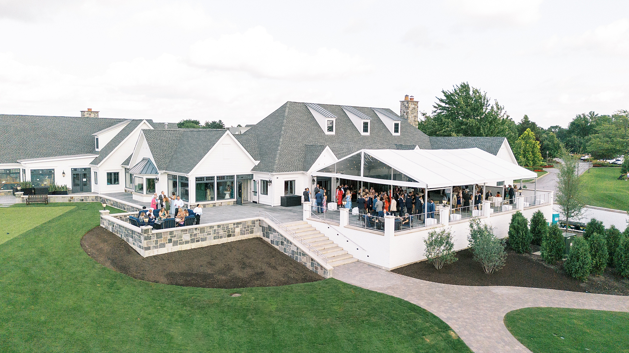 Ruth Lake Country Club wedding photos in Hinsdale, Illinois with Chicago wedding and portrait photographer Kim Ritchie Photography.