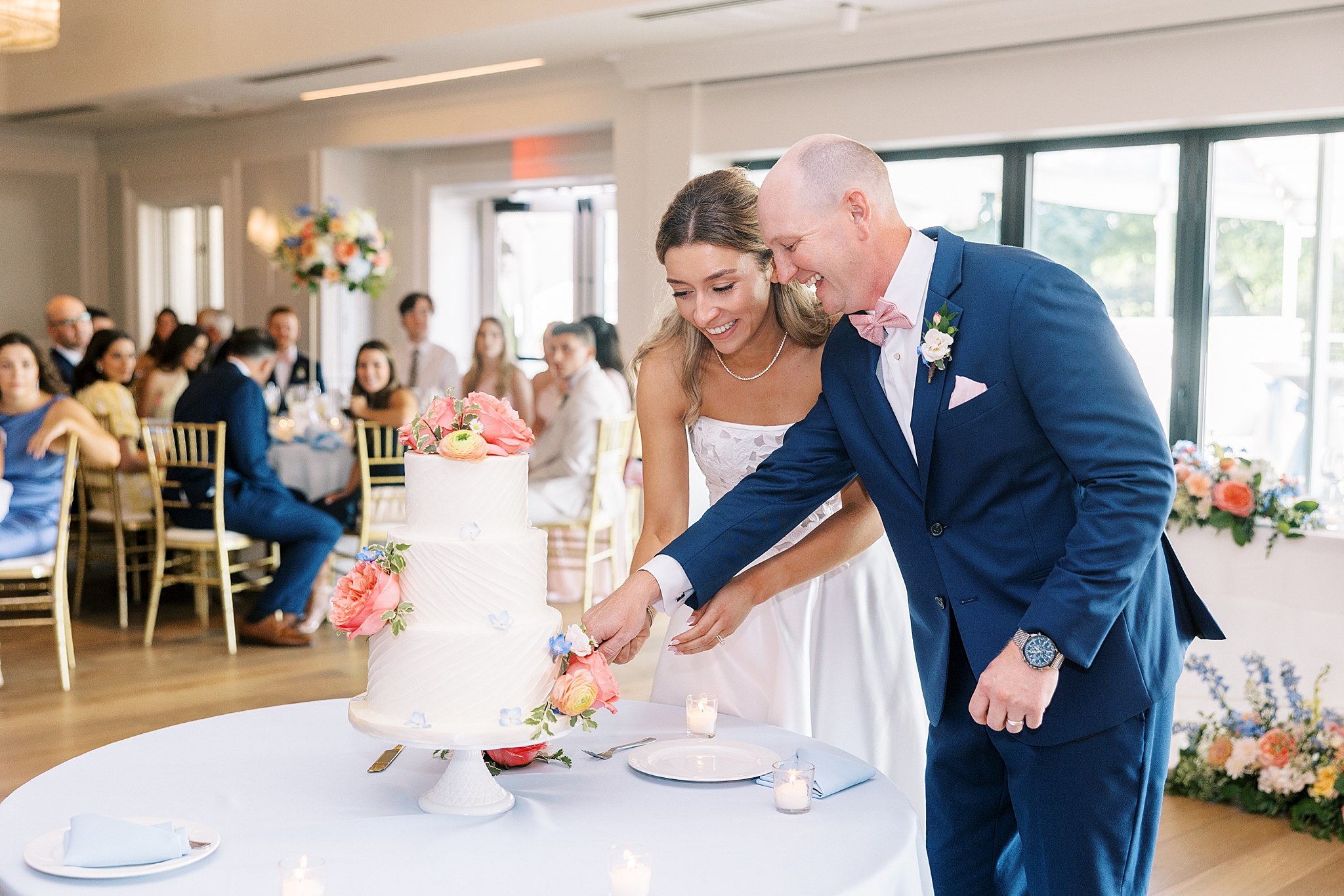 Ruth Lake Country Club wedding photos in Hinsdale, Illinois with Chicago wedding and portrait photographer Kim Ritchie Photography.