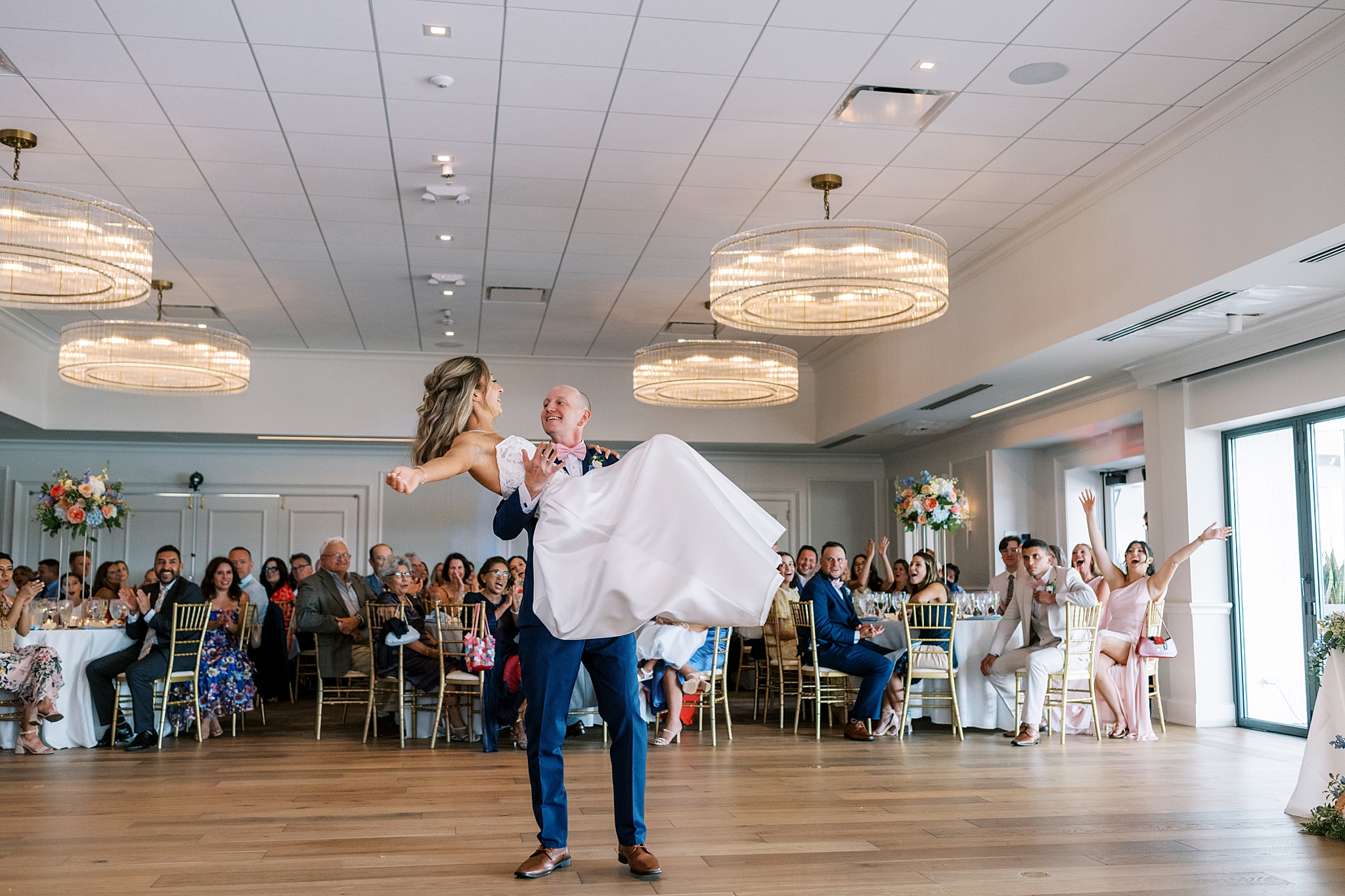 Ruth Lake Country Club wedding photos in Hinsdale, Illinois with Chicago wedding and portrait photographer Kim Ritchie Photography.