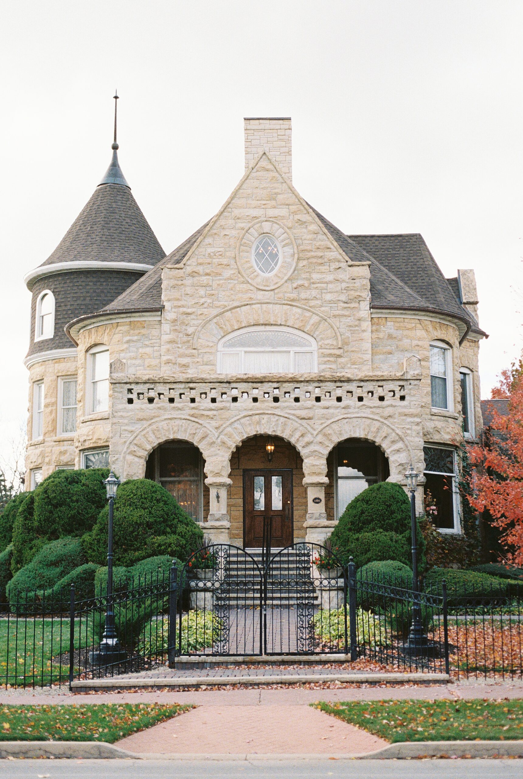 Fall wedding day at The Haley Mansion in Joliet, Illinois with Chicago wedding and portrait photographer Kim Ritchie Photography.