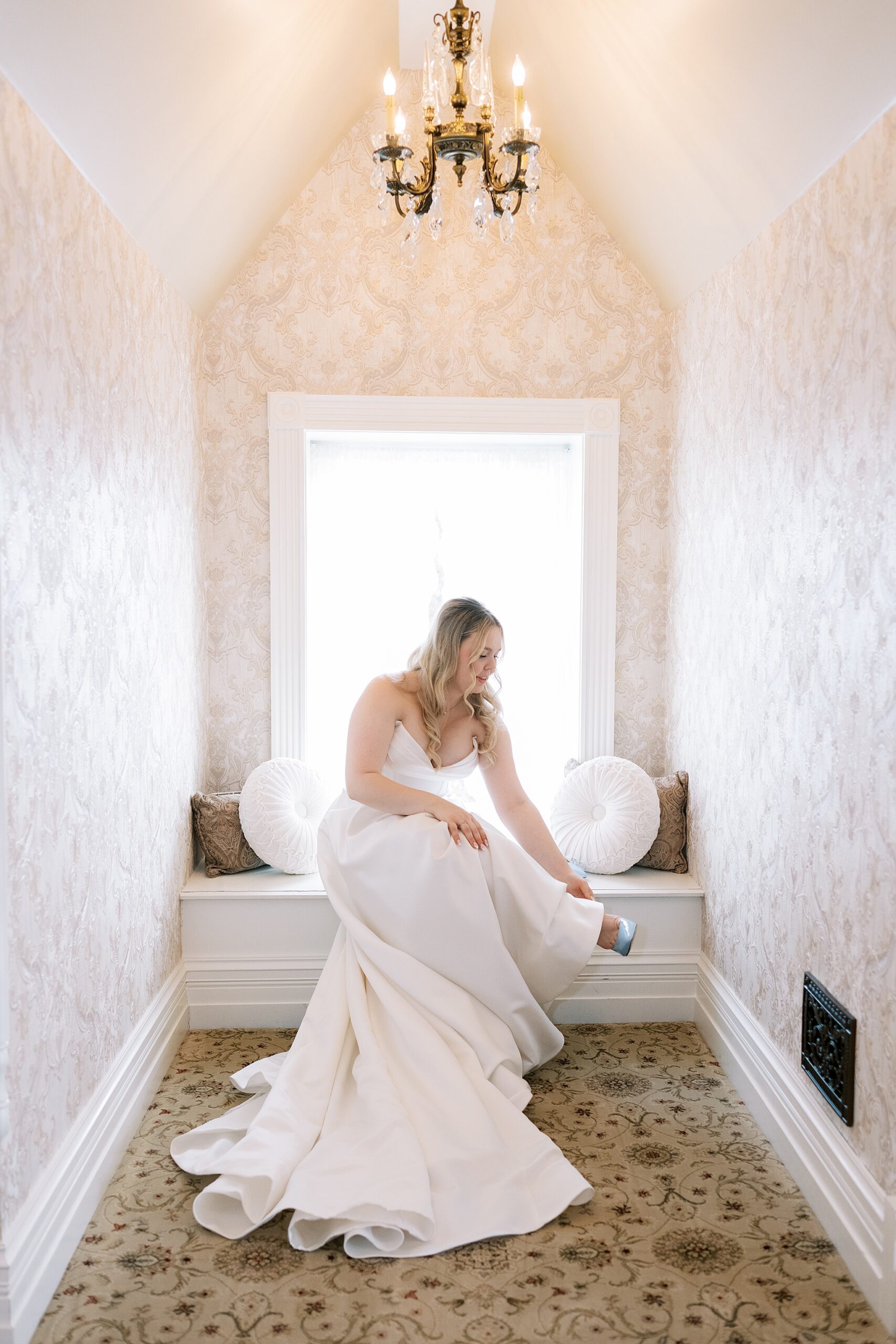 Fall wedding day at The Haley Mansion in Joliet, Illinois with Chicago wedding and portrait photographer Kim Ritchie Photography.
