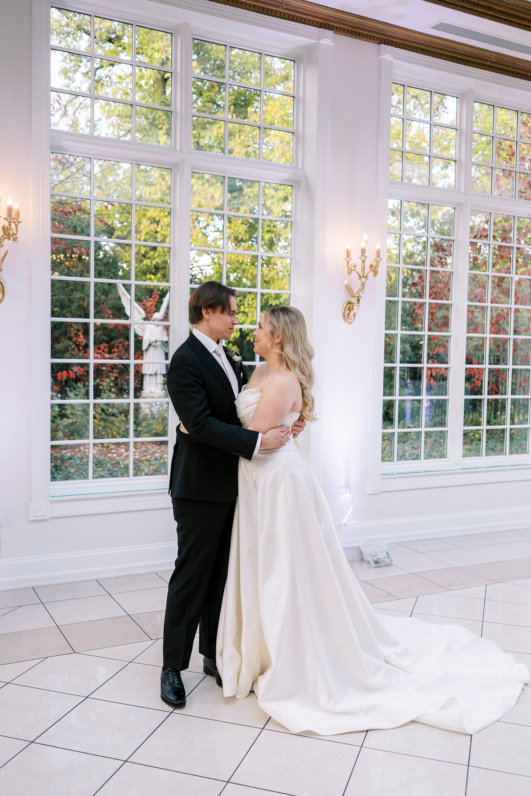 Fall wedding day at The Haley Mansion in Joliet, Illinois with Chicago wedding and portrait photographer Kim Ritchie Photography.