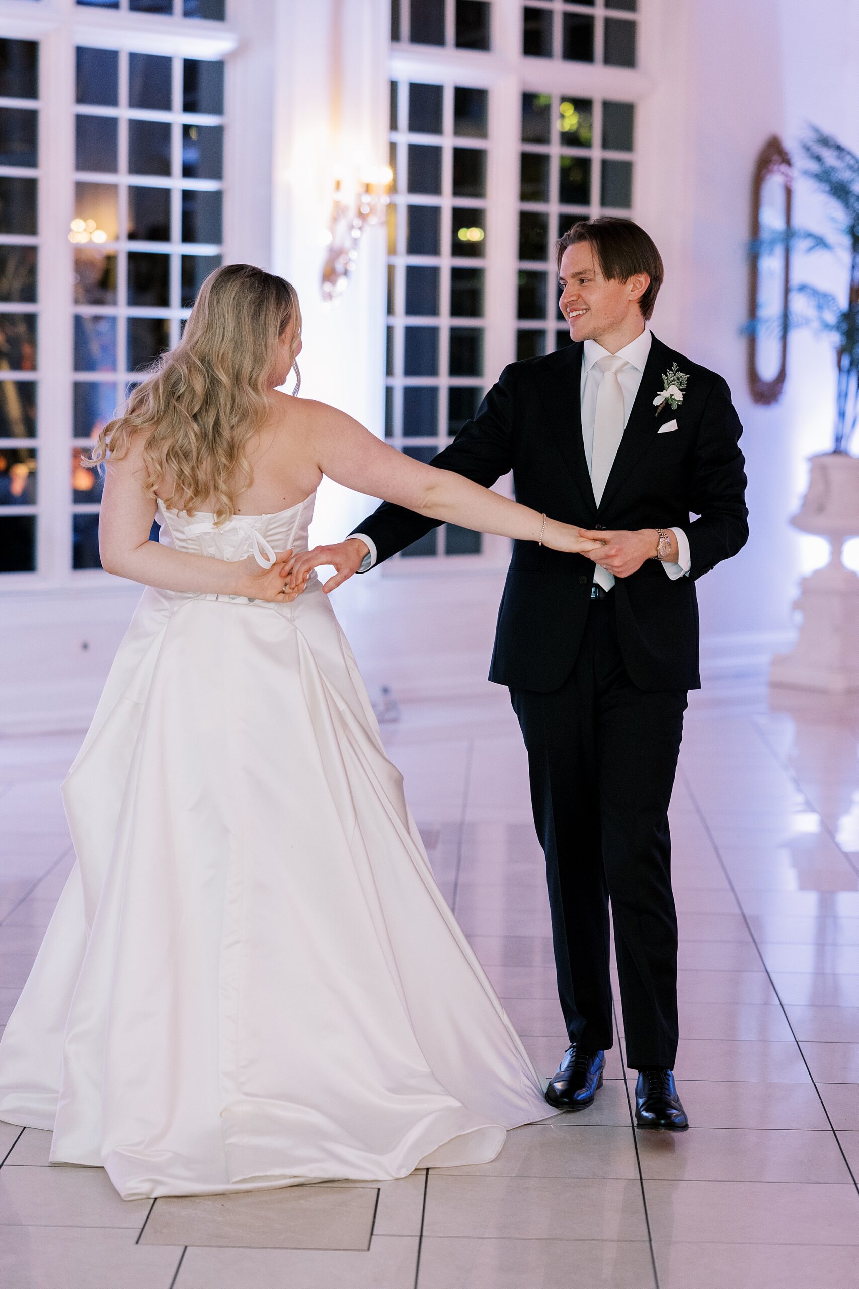 Fall wedding day at The Haley Mansion in Joliet, Illinois with Chicago wedding and portrait photographer Kim Ritchie Photography.