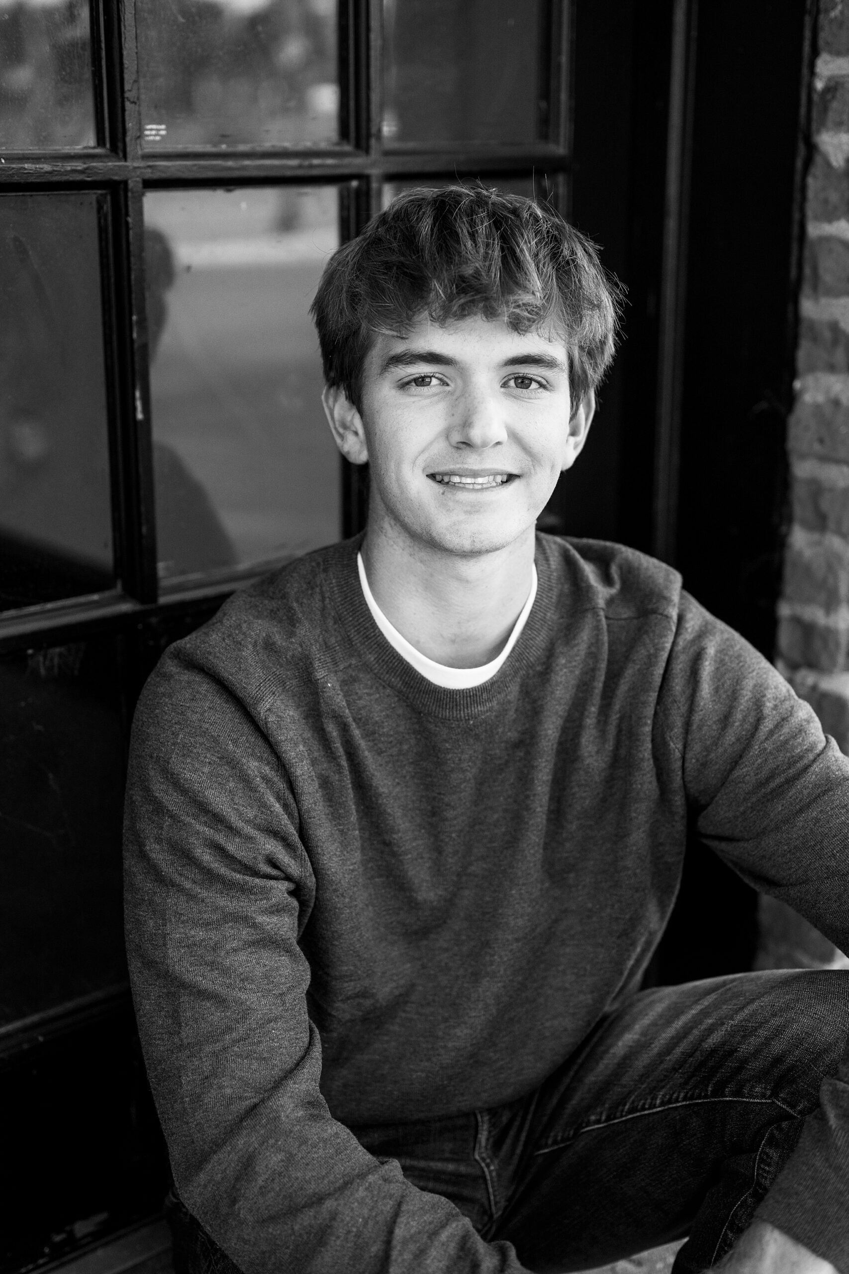 Senior photos in Downtown Aurora, Illinois. Summer & fall senior portrait locations in the west suburbs – Kim Ritchie is a Chicago senior photographer serving the west suburbs.