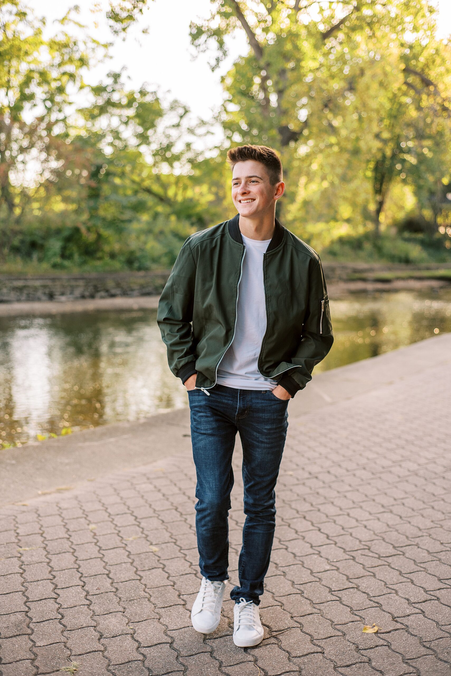 Senior photos in downtown Naperville, Illinois. Summer & fall senior portrait locations in the west suburbs – Kim Ritchie is a Chicago senior photographer serving the west suburbs.