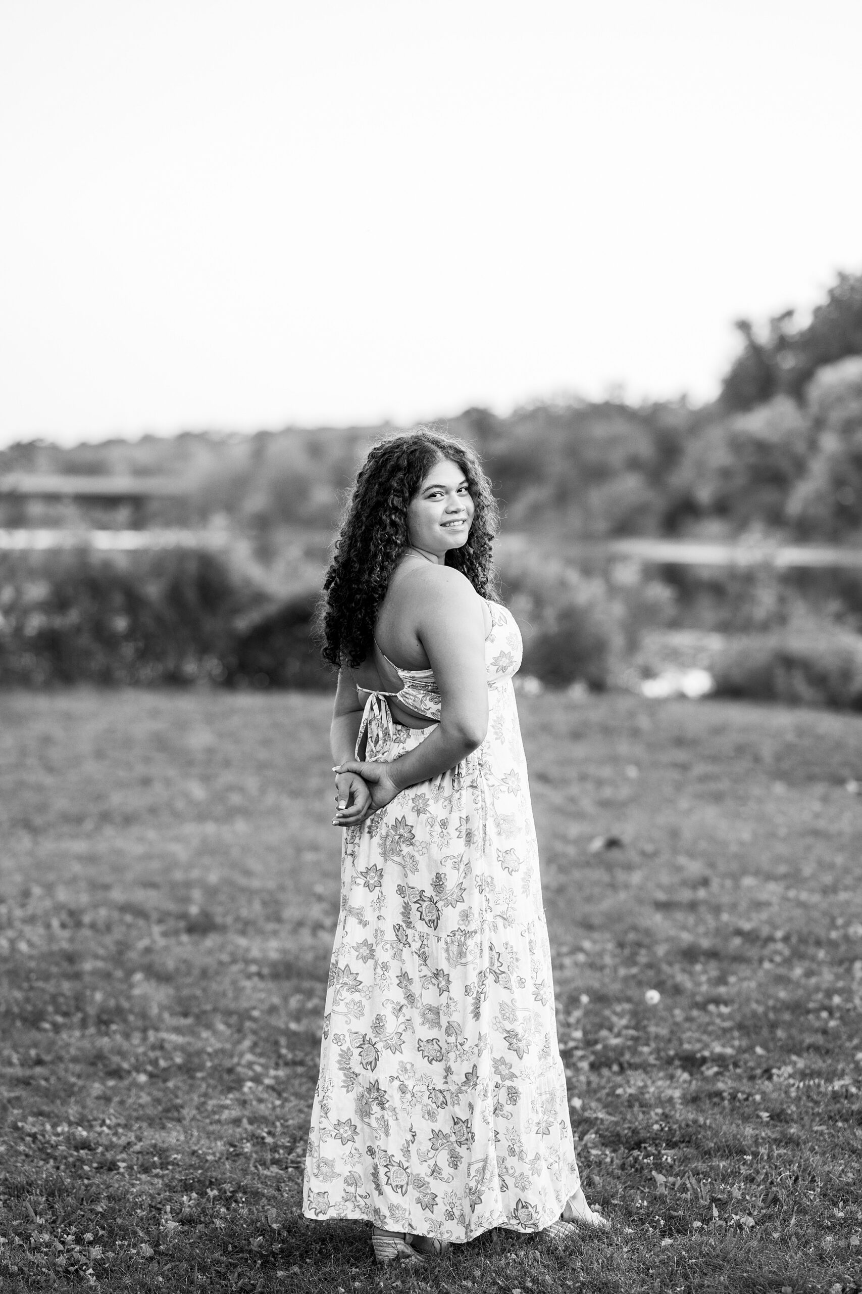 Senior photos at Fabyan Forest Preserve in Geneva. Summer & fall senior portrait locations in the west suburbs – Kim Ritchie is a Chicago senior photographer serving the west suburbs.