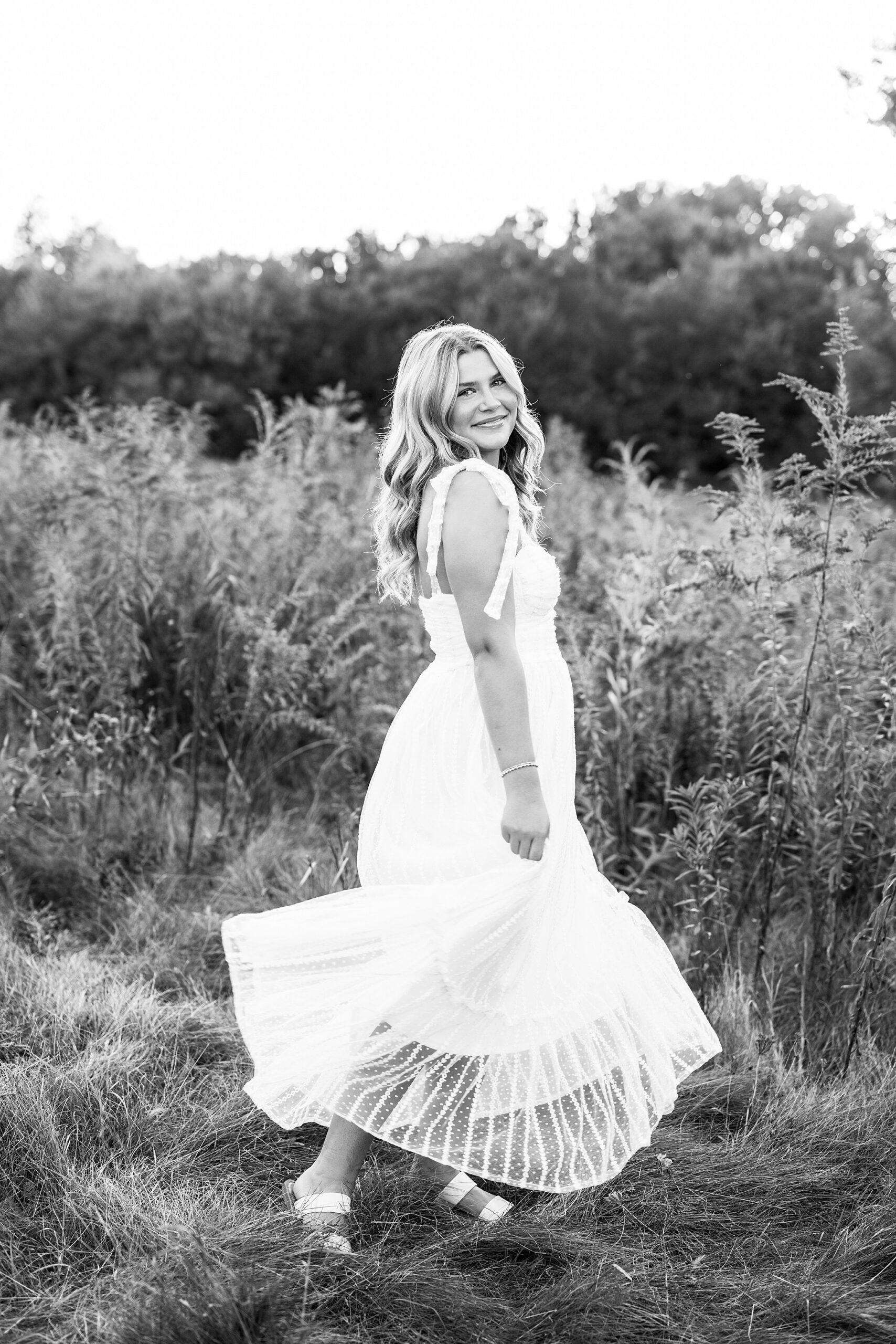 Senior photos at LeRoy Oaks in St. Charles, Illinois. Summer & fall senior portrait locations in the west suburbs – Kim Ritchie is a Chicago senior photographer serving the west suburbs.