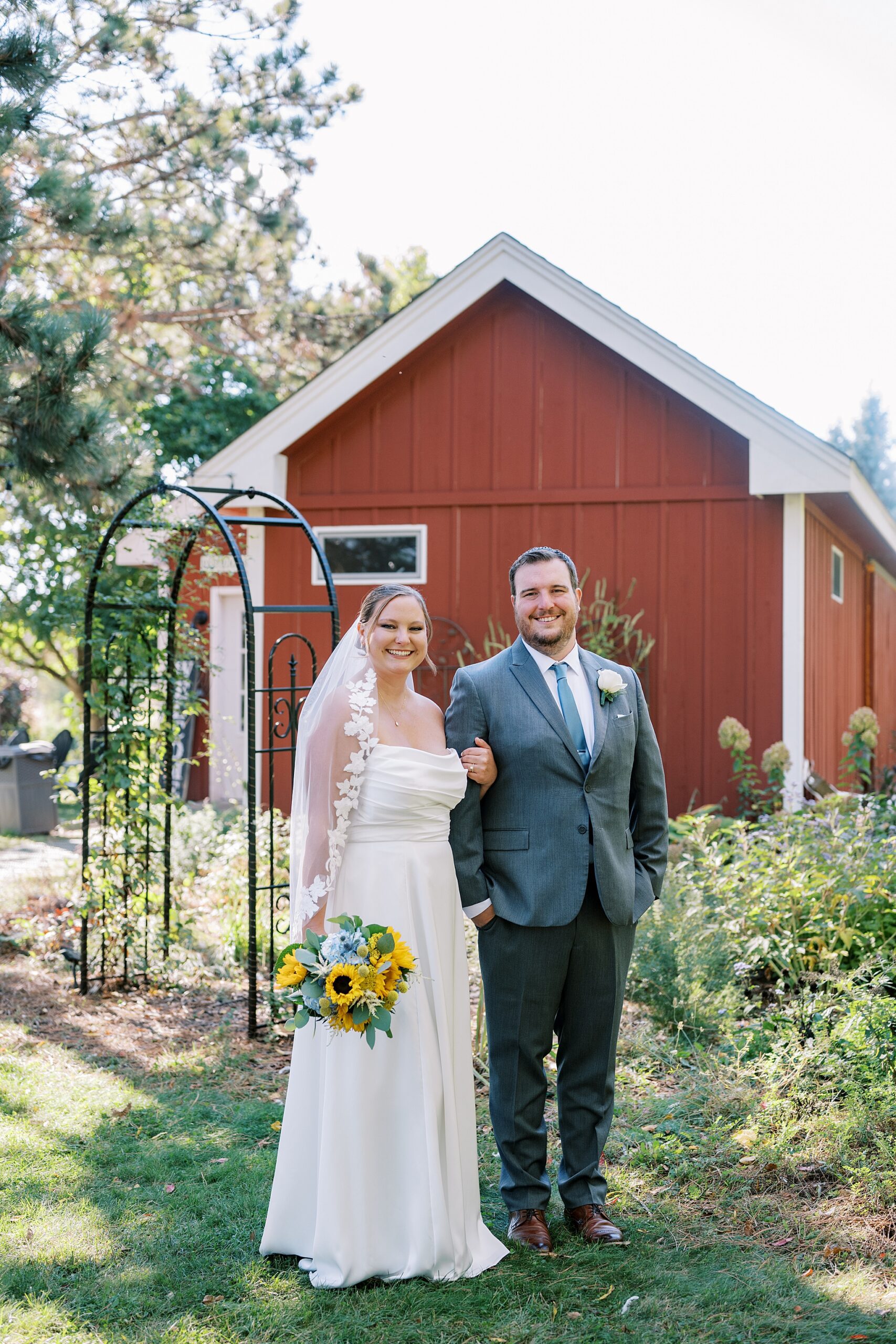 Fall wedding photos at Rosewood Farm in Sugar Grove, Illinois with Chicago wedding photographer Kim Ritchie Photography.