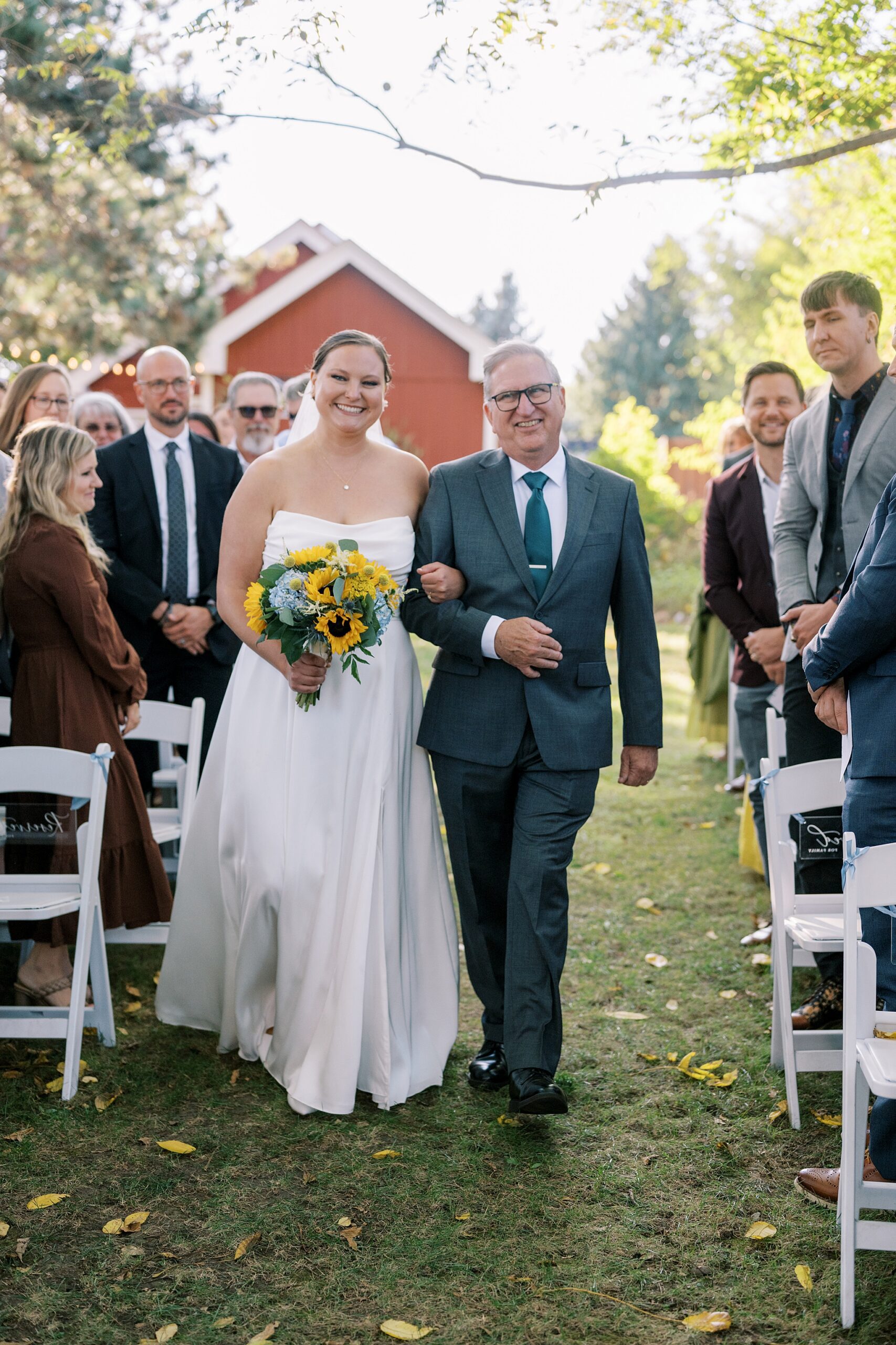 Fall wedding photos at Rosewood Farm in Sugar Grove, Illinois with Chicago wedding photographer Kim Ritchie Photography.