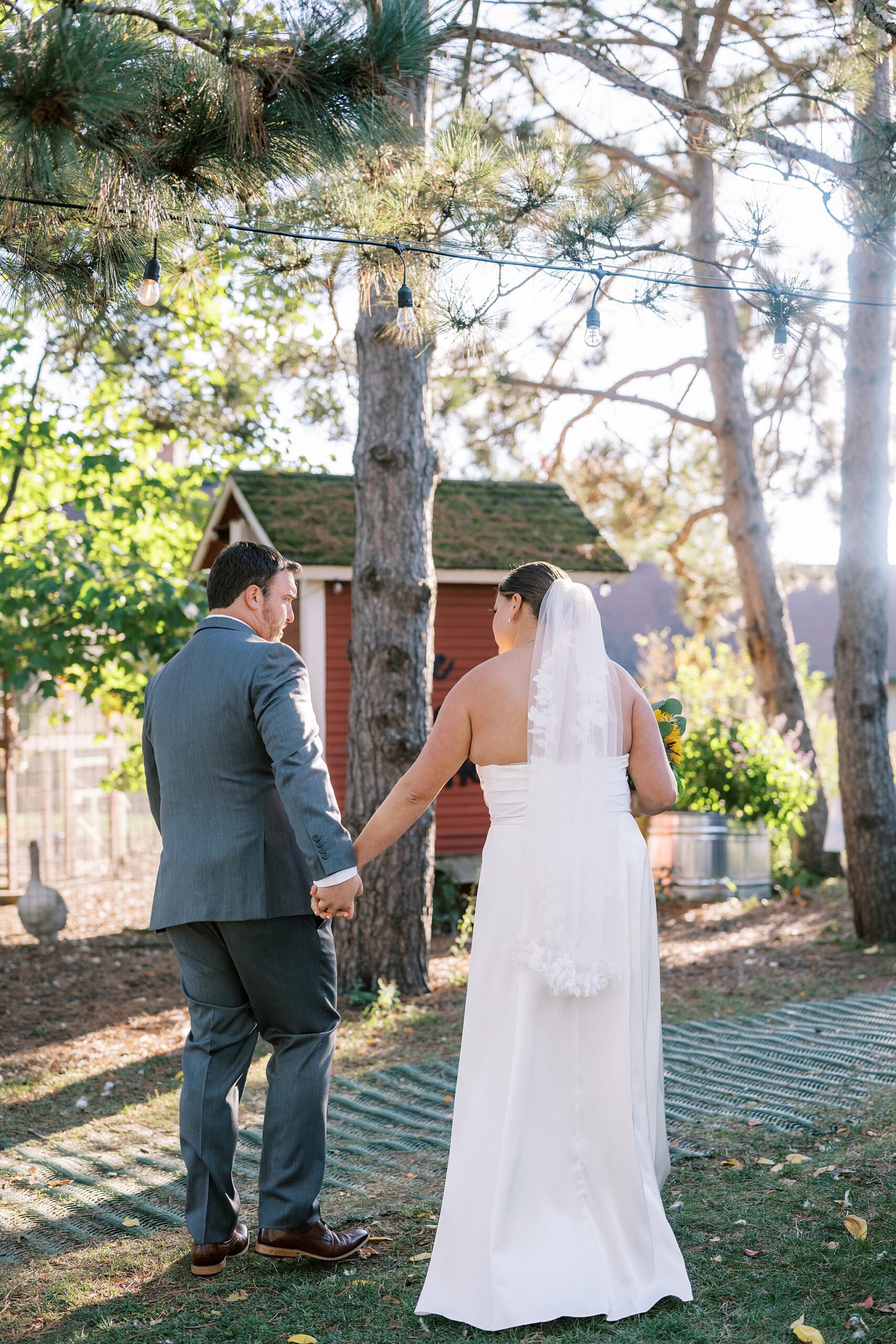 Fall wedding photos at Rosewood Farm in Sugar Grove, Illinois with Chicago wedding photographer Kim Ritchie Photography.
