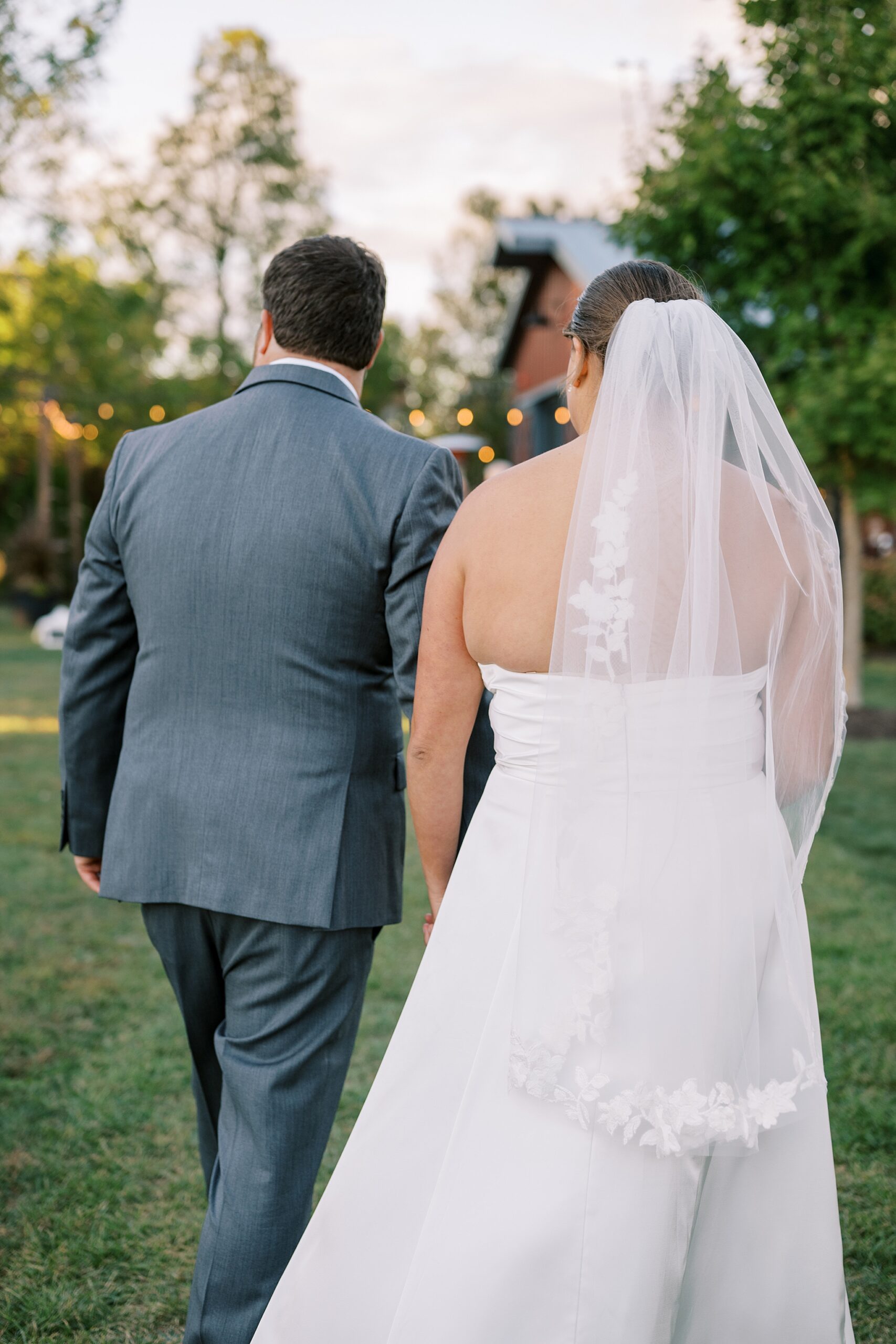 Fall wedding photos at Rosewood Farm in Sugar Grove, Illinois with Chicago wedding photographer Kim Ritchie Photography.