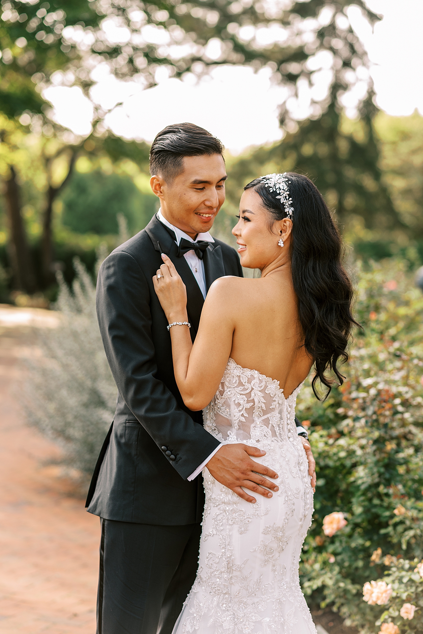 Summer Chicago Botanic Garden wedding day with Chicago wedding and portrait photographer Kim Ritchie Photography.