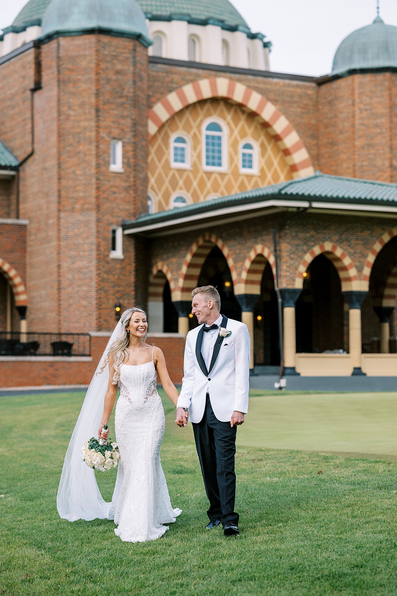 Summer Medinah Country Club wedding day with Chicago wedding and portrait photographer Kim Ritchie Photography.